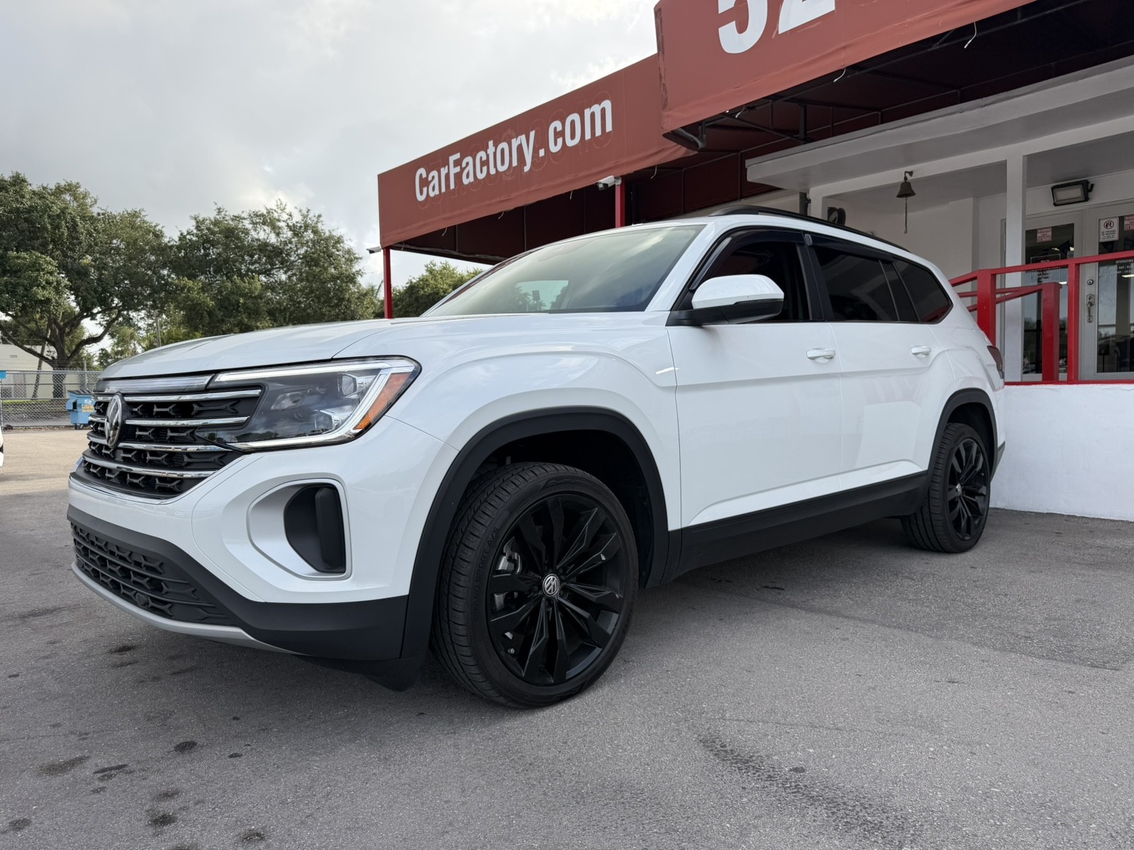 Opal White Pearl 2026 Volkswagen Atlas SUV / Crossover Front-Wheel Drive Automatic