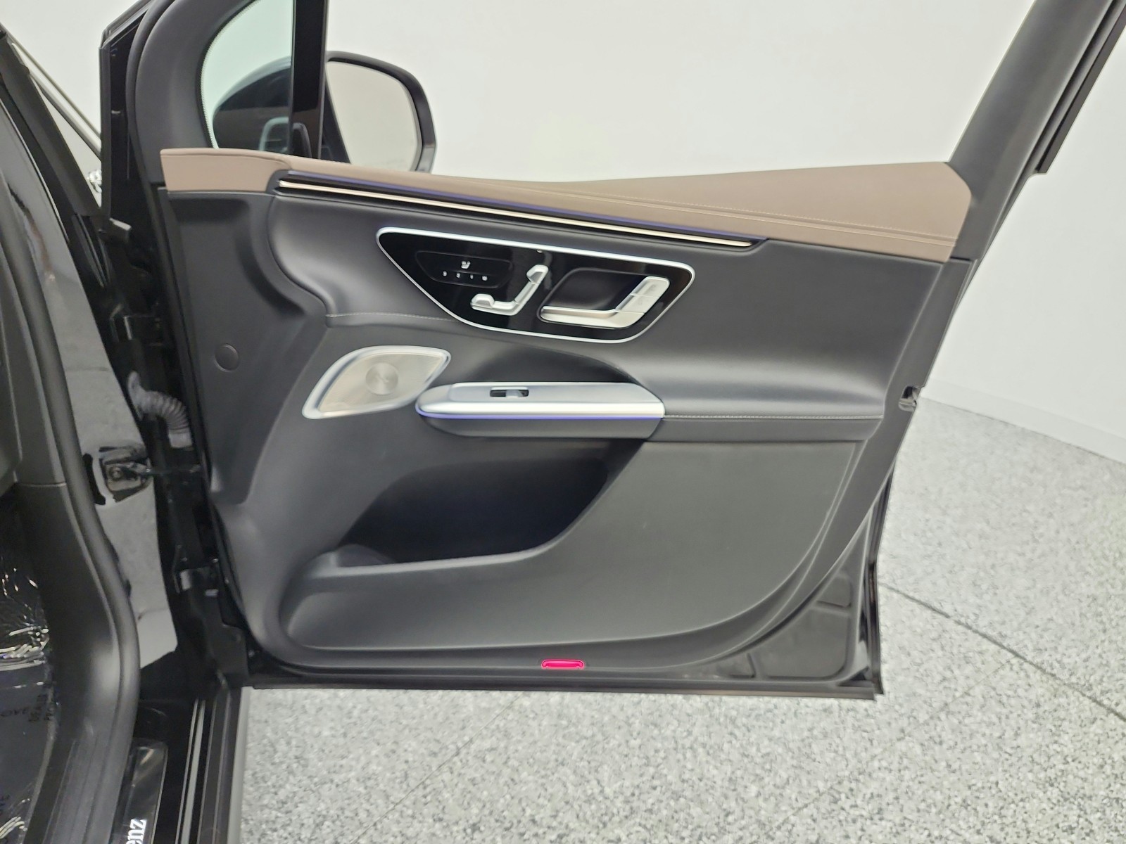 Used 2023 Obsidian Black Metallic Mercedes-Benz EQE 350+ SUV image 26