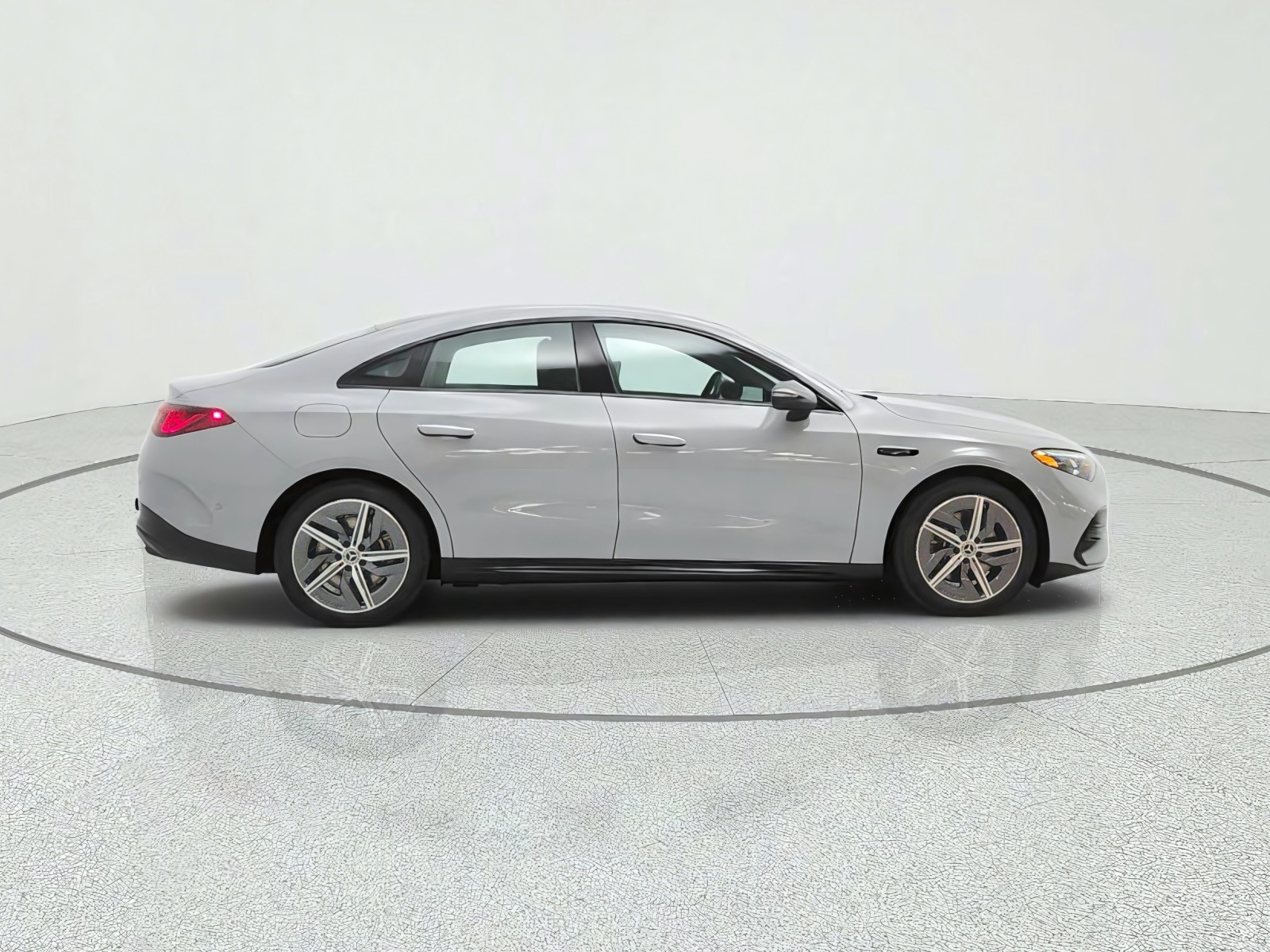 New 2027 MANUFAKTUR Alpine Grey Mercedes-Benz CLA 350 Electric 4MATIC® image 4
