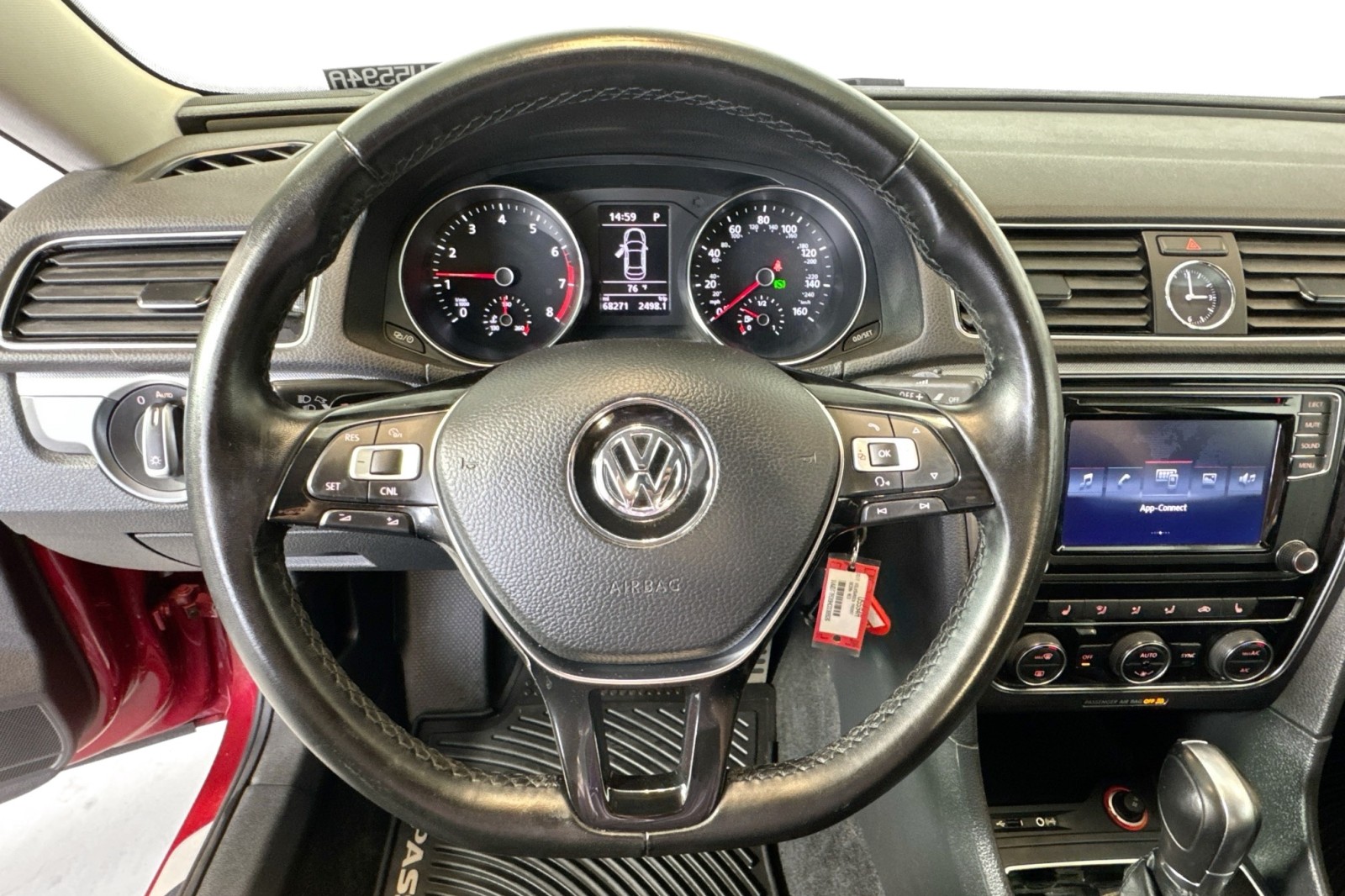 Used 2017 Fortana Red Volkswagen R-Line w/Comfort Pkg image 11