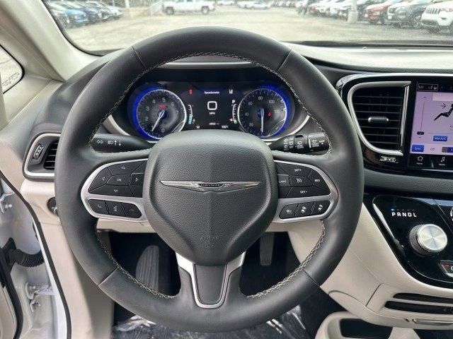 2022 Chrysler Pacifica Touring L 11