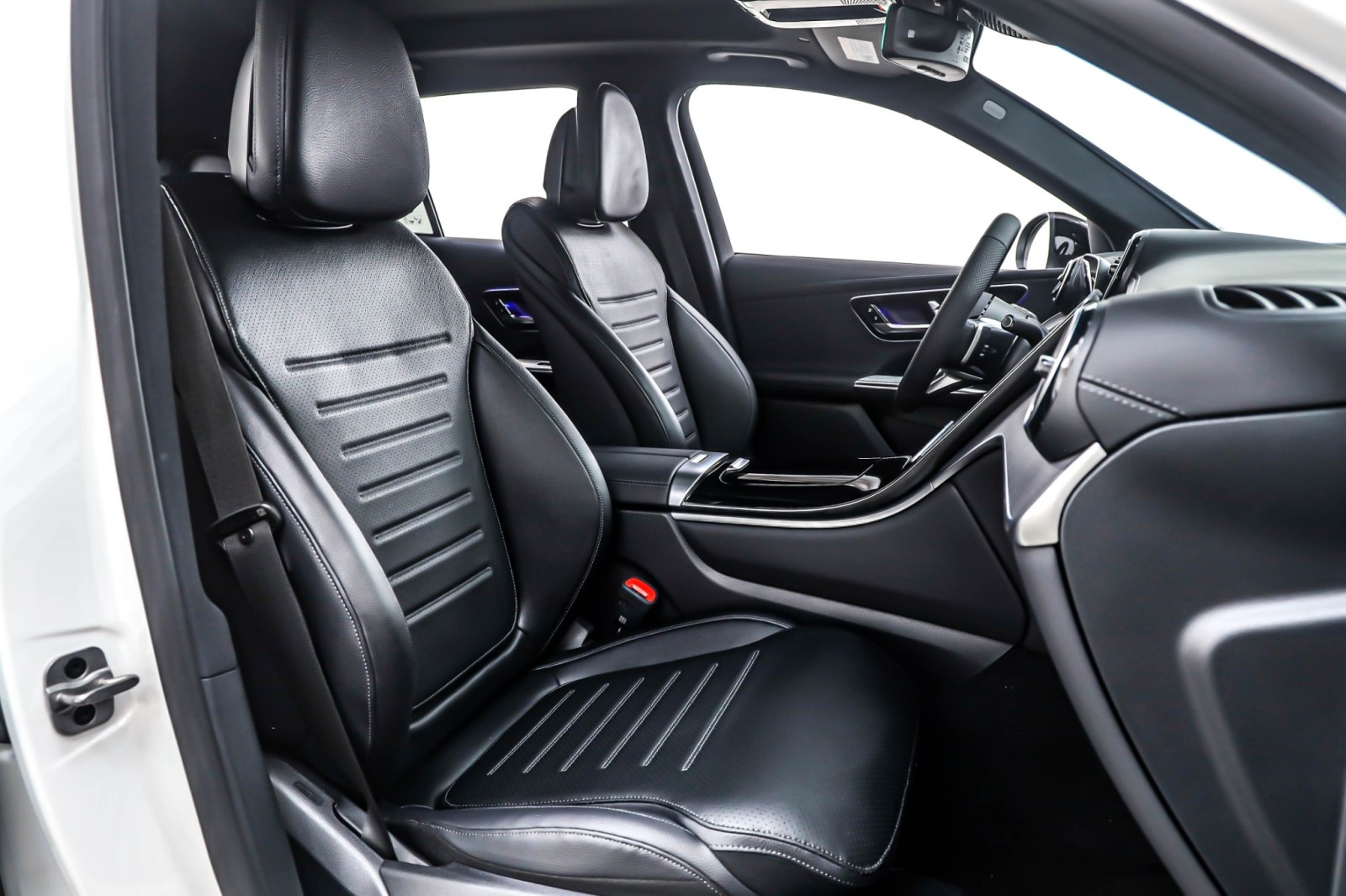 New 2026 Polar White Mercedes-Benz GLC 300 image 7