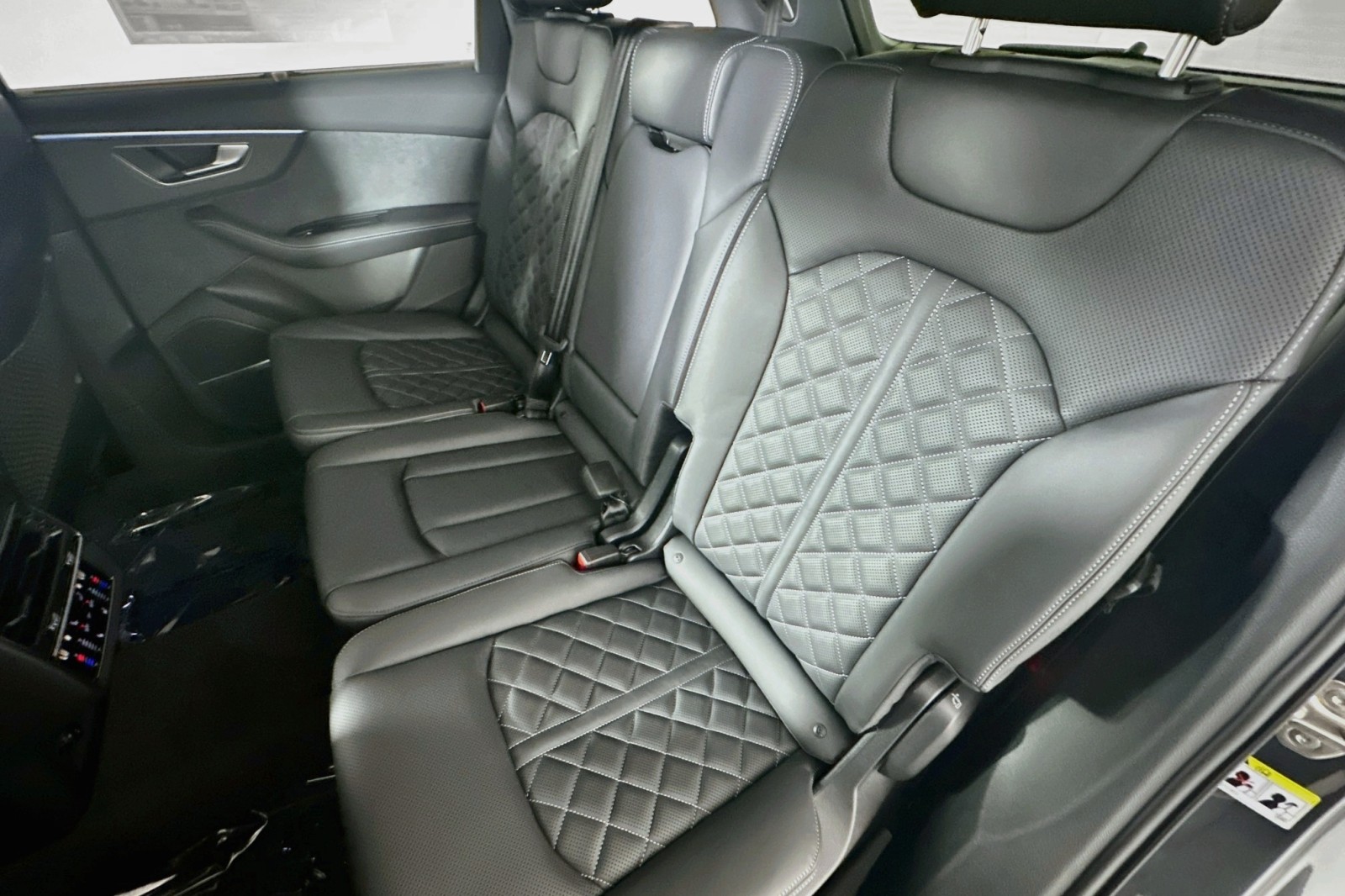 New 2026 Daytona Gray Pearl Effect Audi Prestige image 9