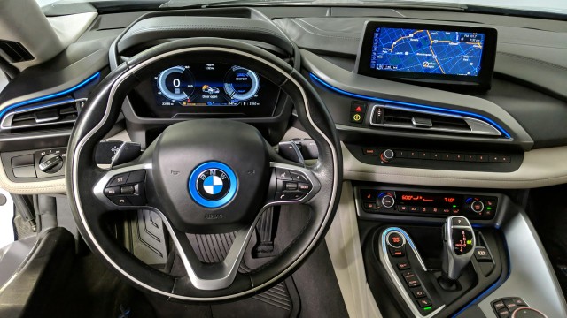 2016 BMW i8  20