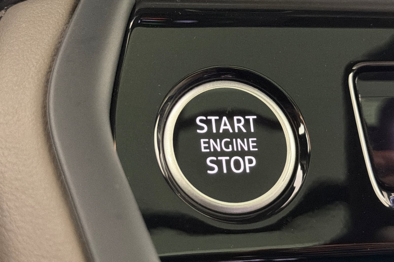 Used 2025 District Green Metallic Audi Premium Plus 2.0 TFSI quattro image 22