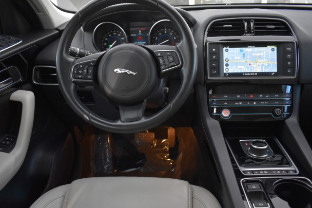 2017 Jaguar F-PACE Navi Leather Moonroof Heated Seats Parking Sensors 14