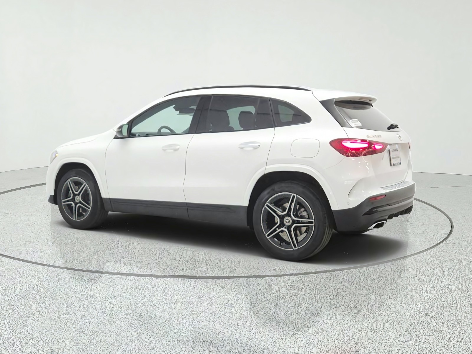 New 2026 Polar White Mercedes-Benz GLA 250 SUV image 7