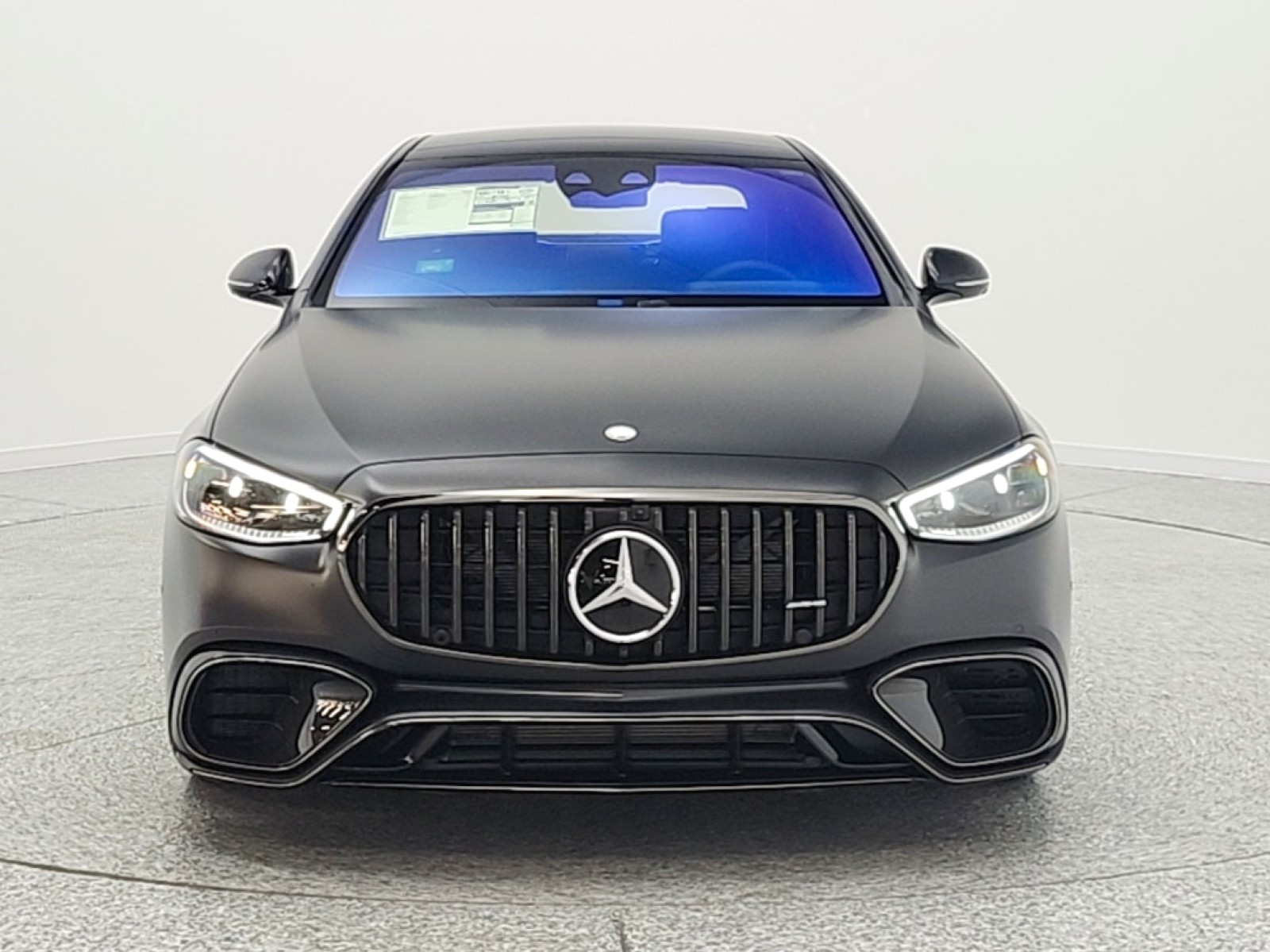 New 2026 MANUFAKTUR Graphite Grey Magno Mercedes-Benz AMG® S 63 E image 2