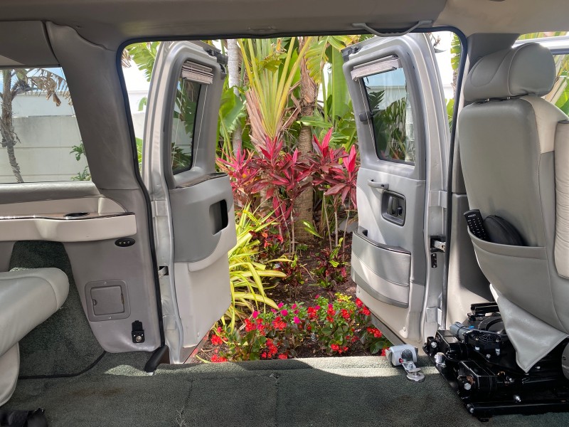 2013 GMC SAVANA HI TOP CONVERSION HANDICAP LIFT LOW MILES 24,857 in , 