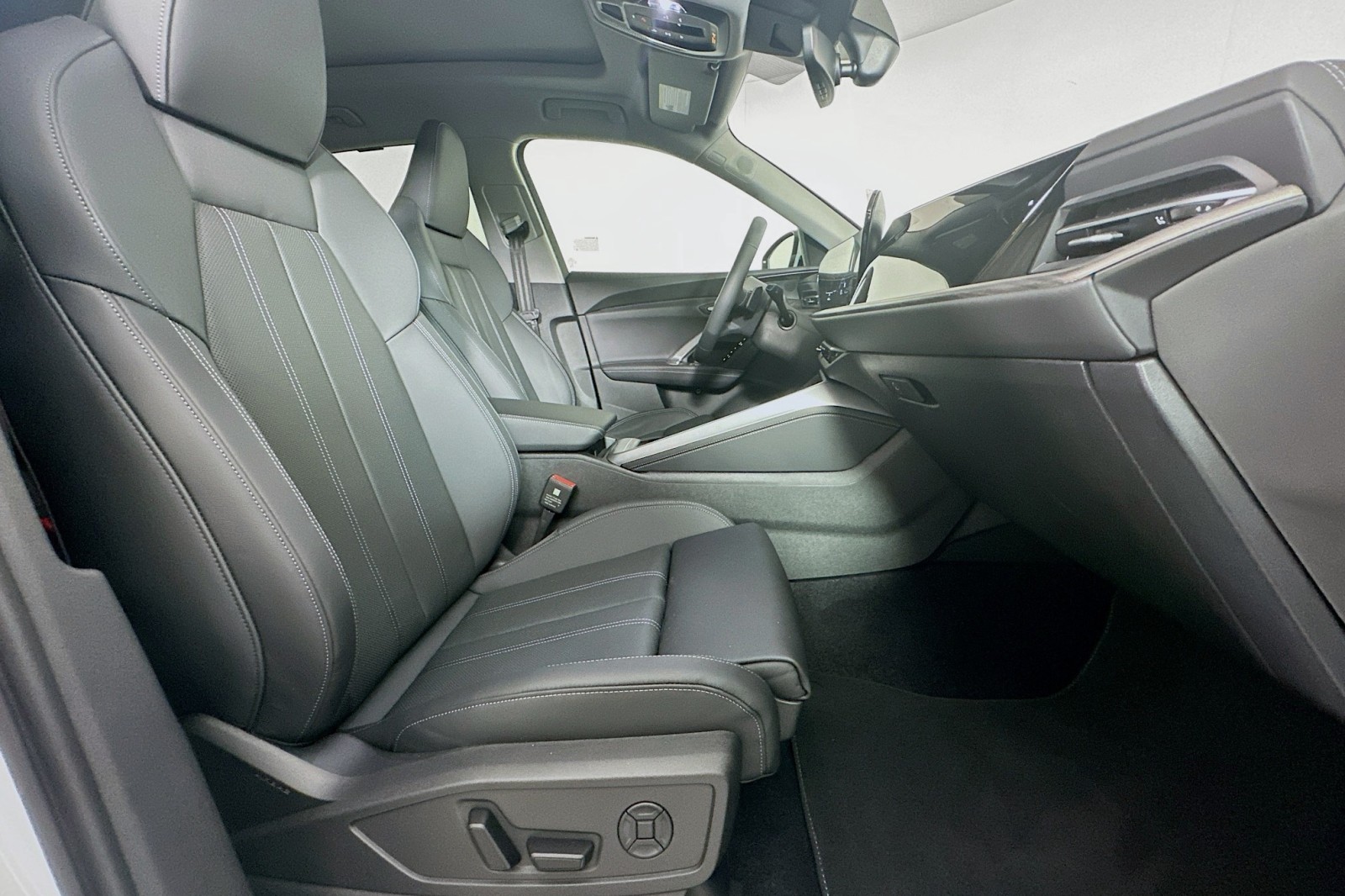 New 2025 Glacier White Metallic Audi Premium Plus image 8