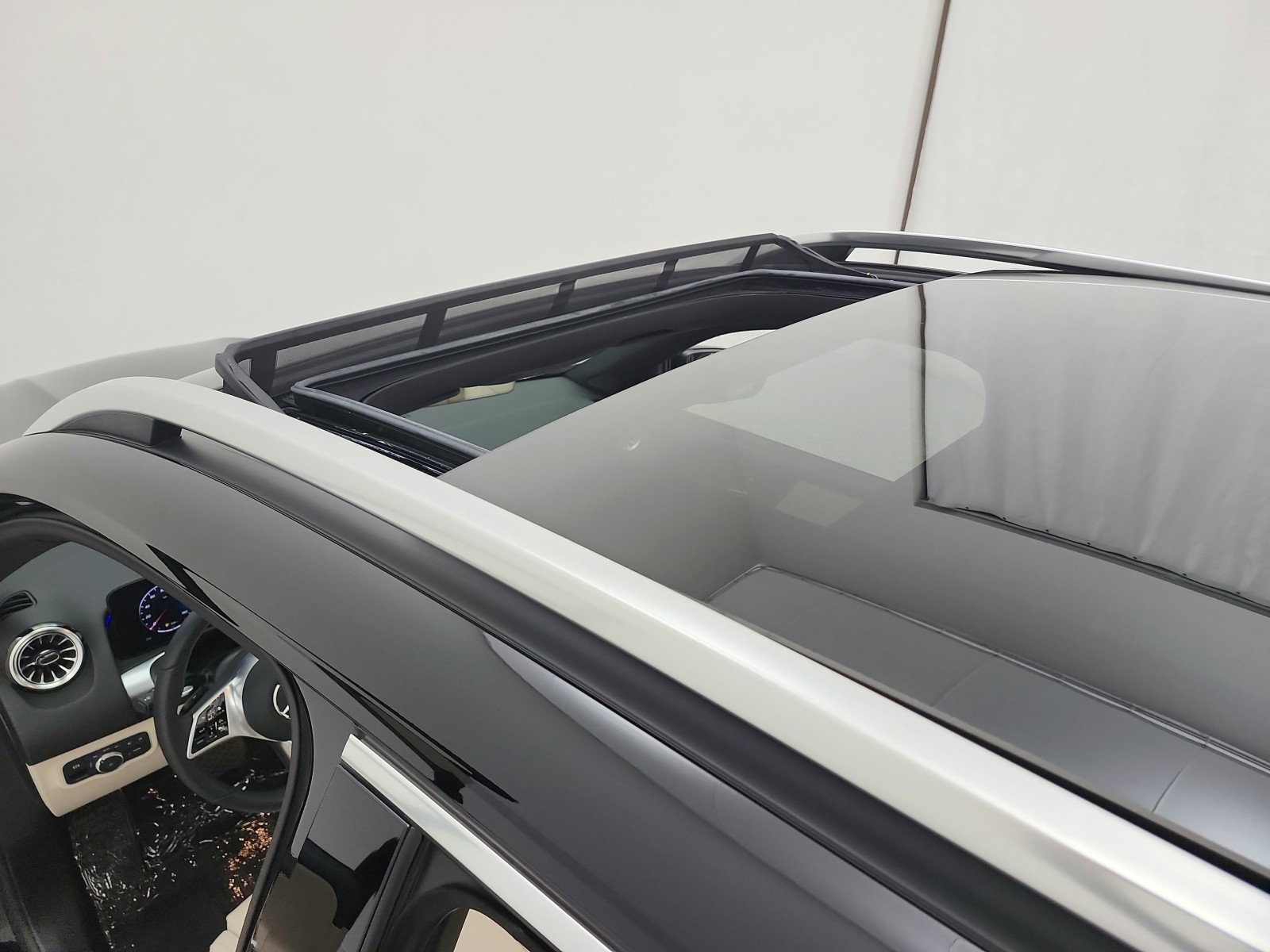 Certified Used 2025 Night Black Mercedes-Benz GLB 250 SUV image 11