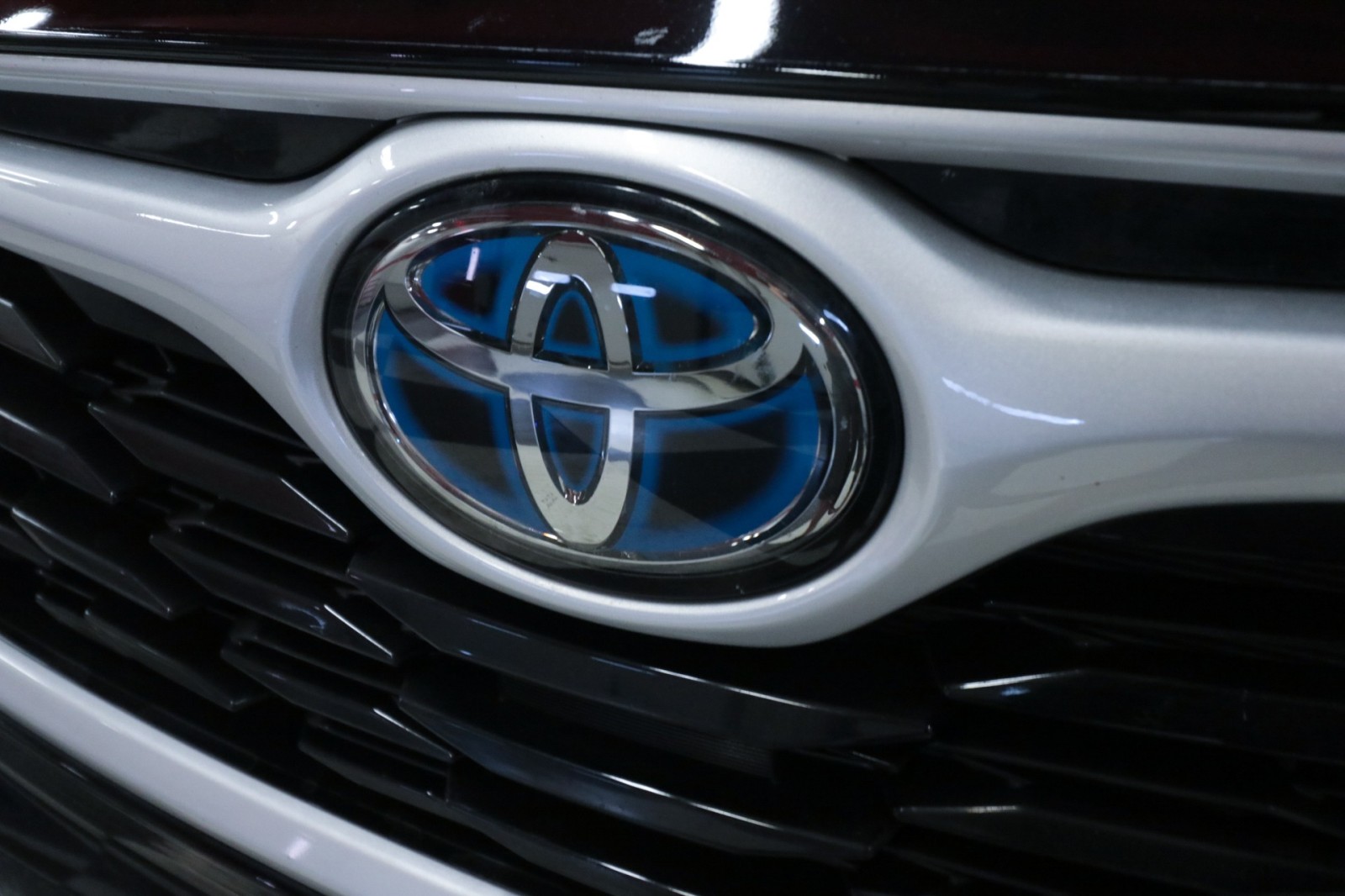 Used Car 2023 Toyota Highlander  Hybrid Bronze Edition For Sale Under $40,000 In Austin, Texas
