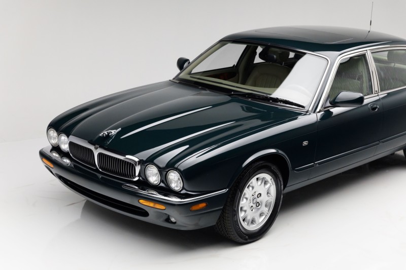 2000 Jaguar XJ8L L in , 