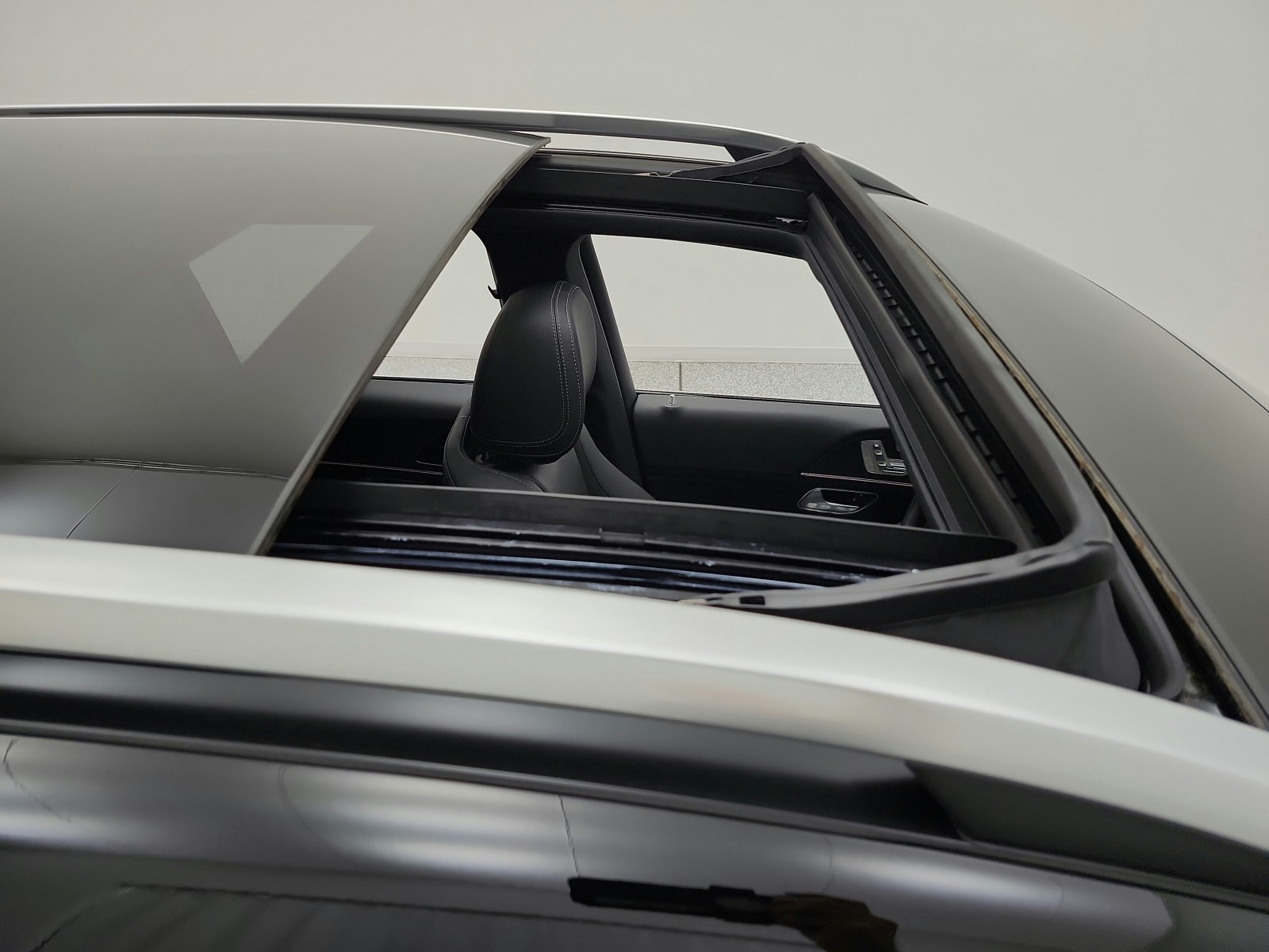 Certified Used 2026 Black Mercedes-Benz GLE 350 SUV image 17