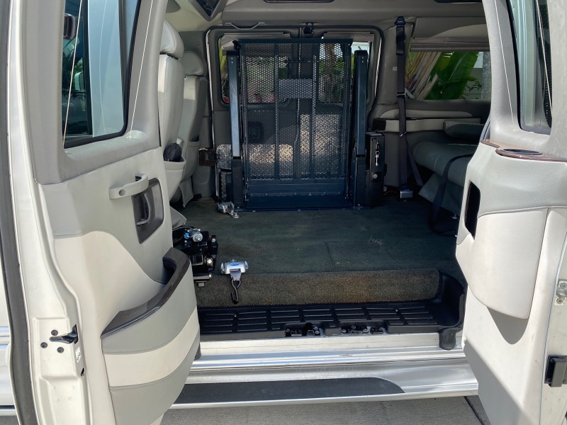 2013 GMC SAVANA HI TOP CONVERSION HANDICAP LIFT LOW MILES 24,857 in , 