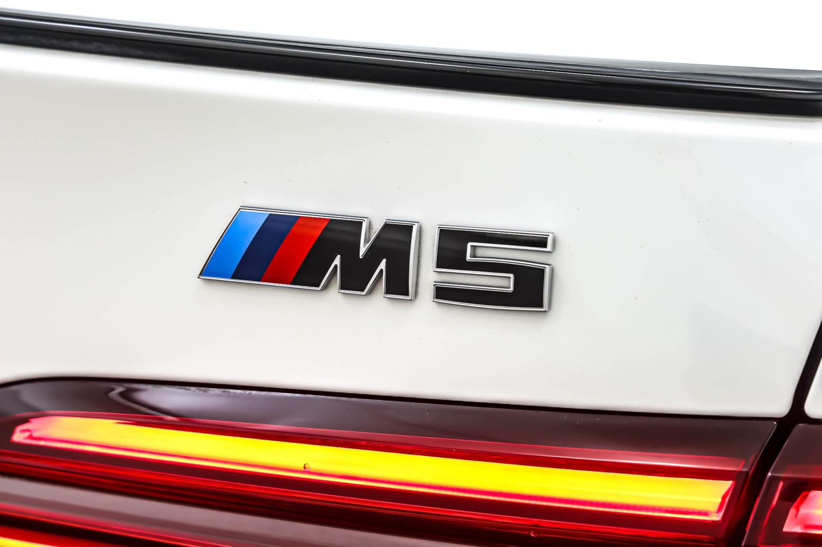 Used 2025 Alpine White BMW Sedan image 9