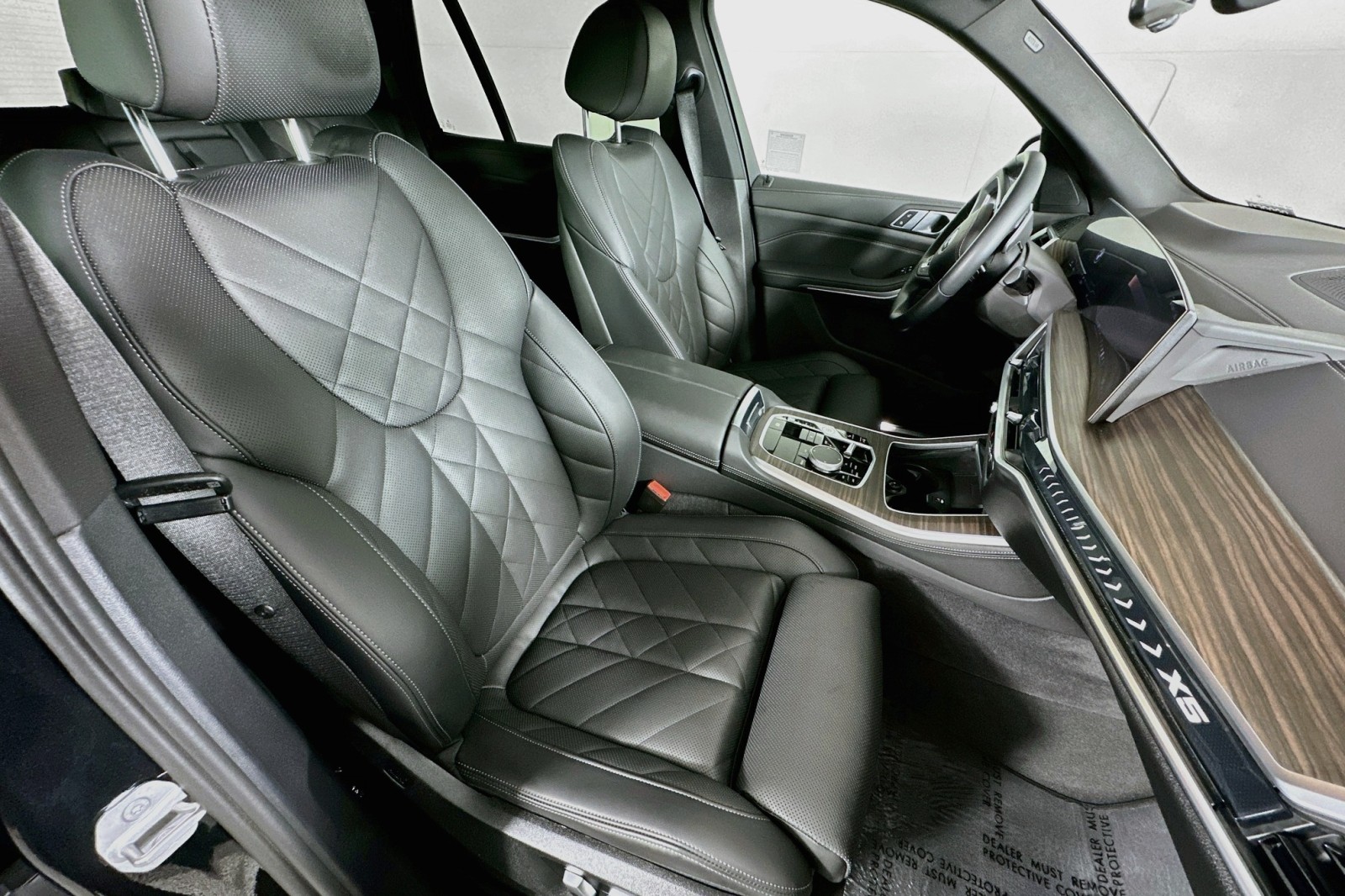 Used 2025 Black Sapphire Metallic BMW sDrive40i image 8