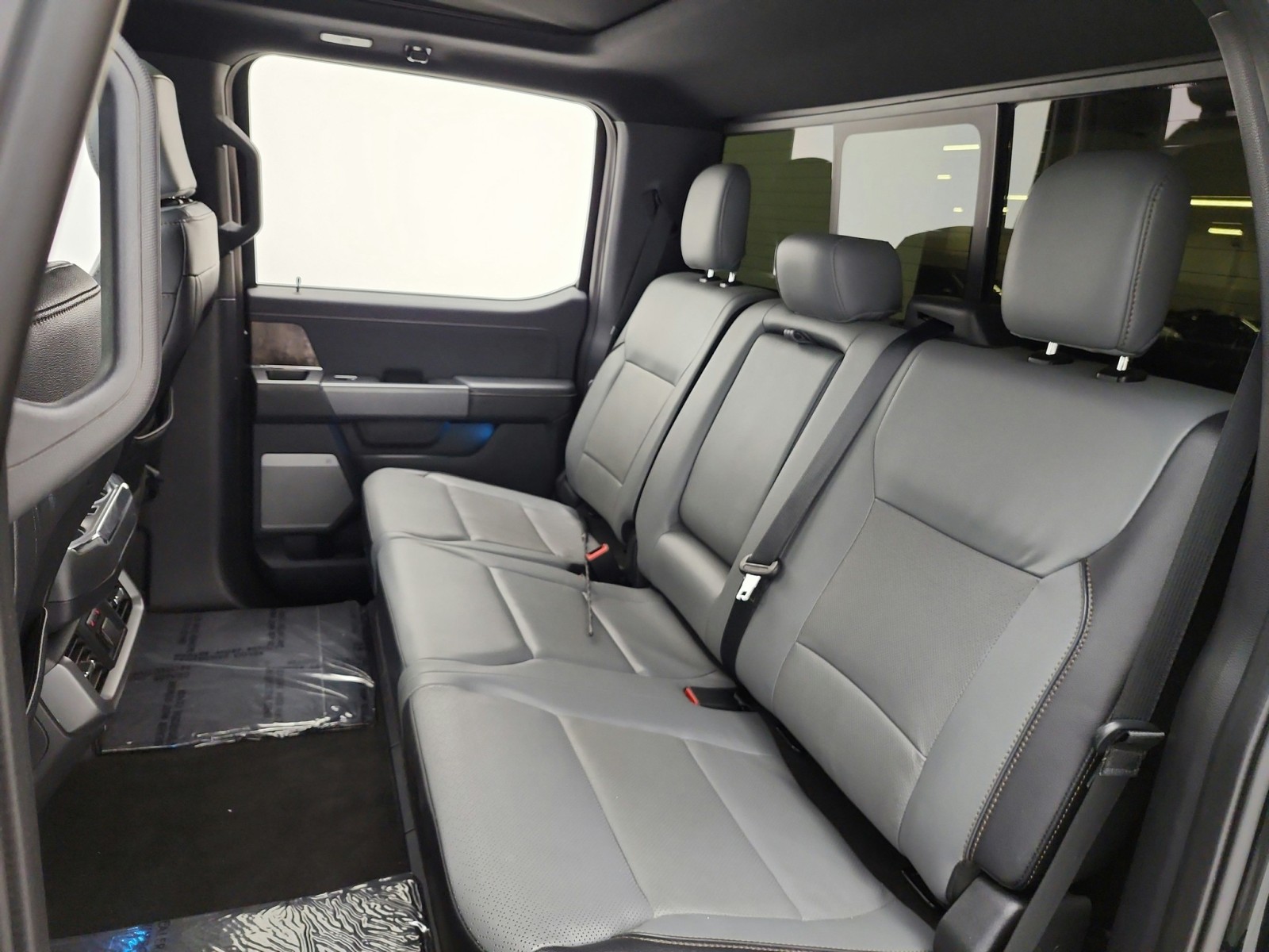 Used 2022 Agate Black Metallic Ford LARIAT image 16