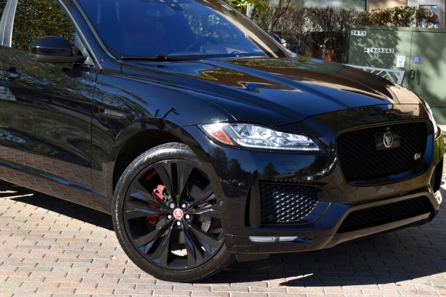 2017 Jaguar F-PACE S AWD Tech Pkg. Driver Assist Pkg. 22 Wheels Comfort & Convenience Pkg. Pano Roof Head Up Display MSRP $73,034 5