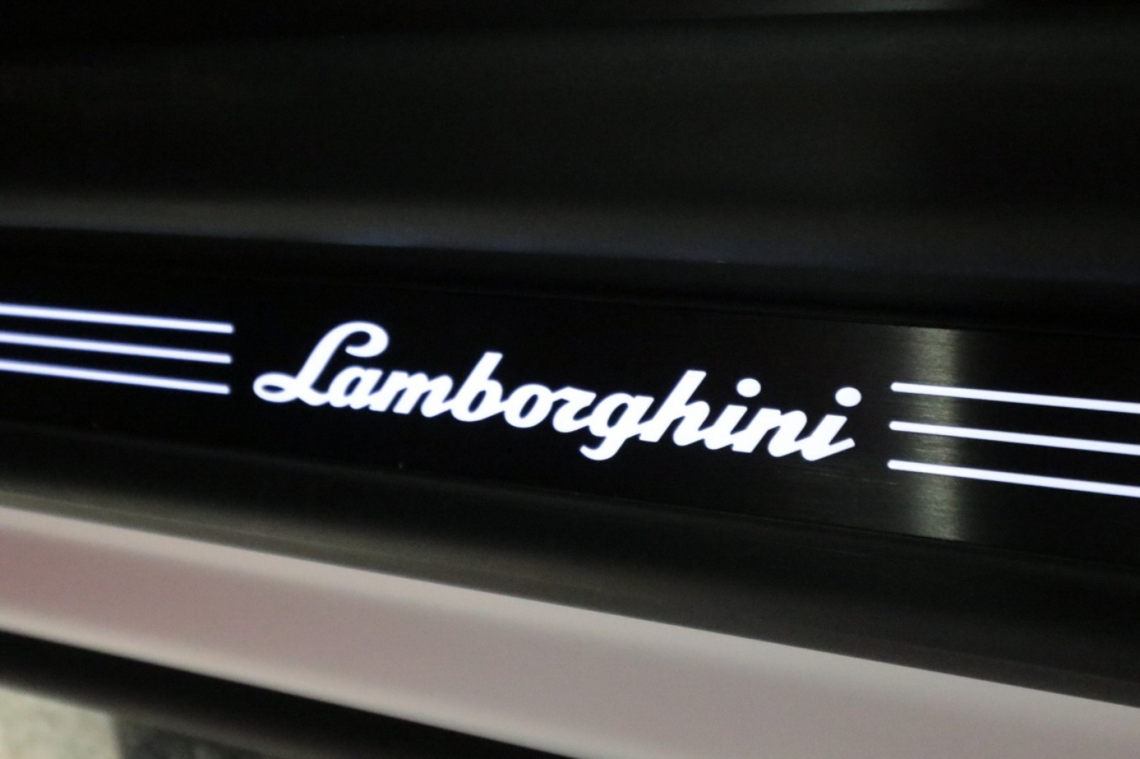 Used Car 2025 Lamborghini Urus  Se For Sale Under $360,000 In Austin, Texas