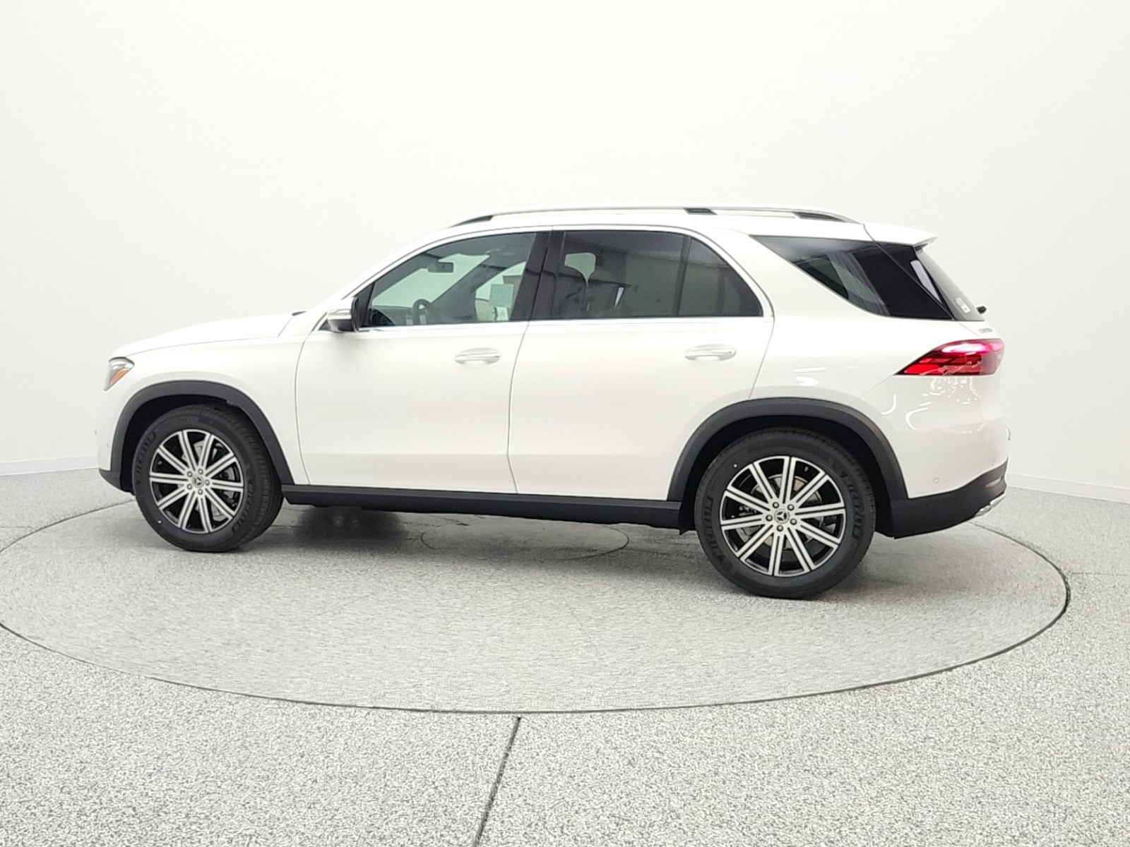 New 2026 Polar White Mercedes-Benz GLE 350 image 8