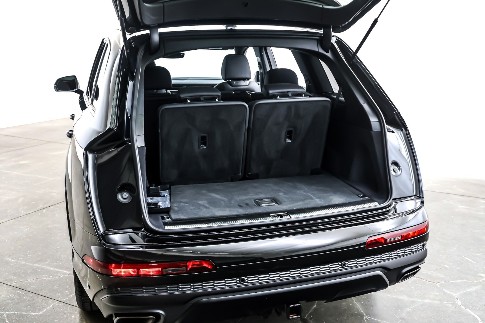 Used 2025 Mythos Black Metallic Audi Premium Plus 55 TFSI quattro image 24