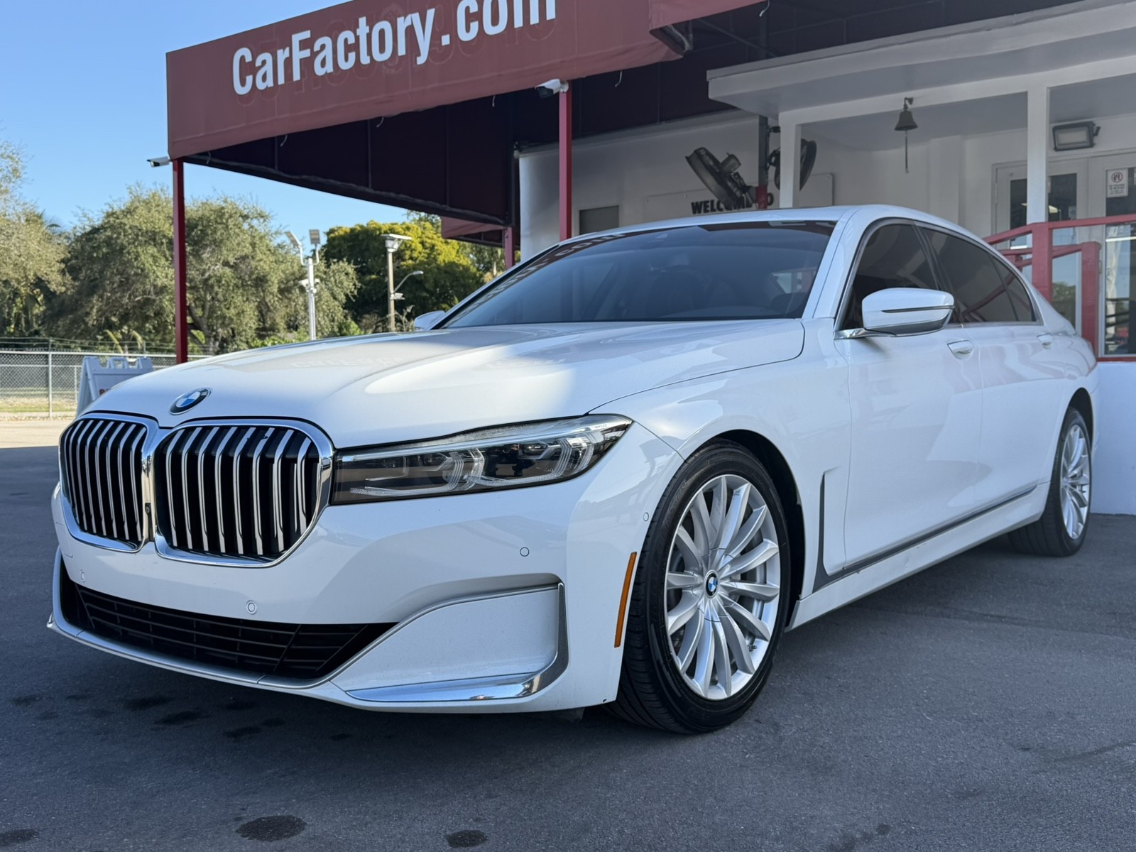 2020 BMW 740i - $21,677