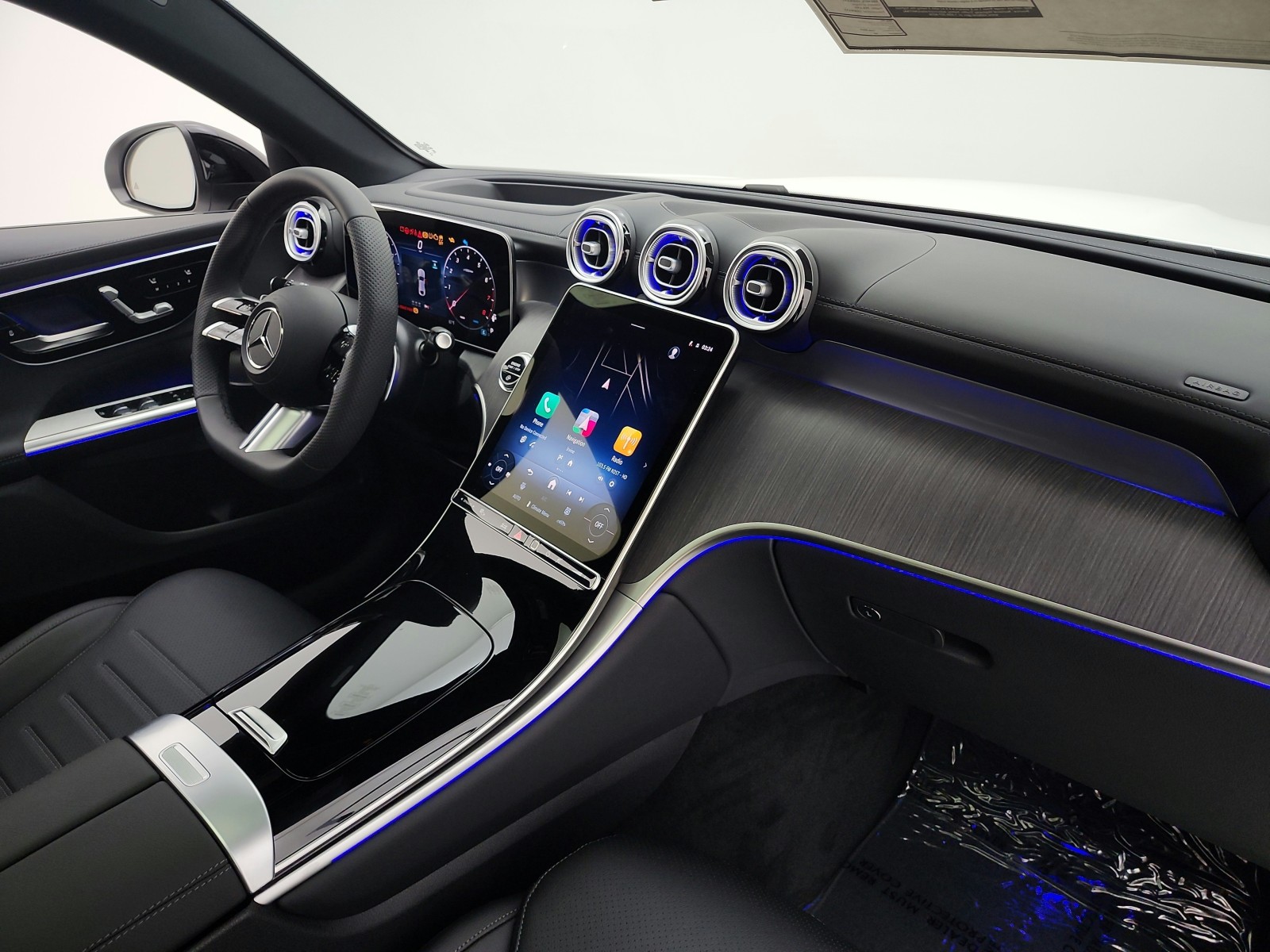 New 2026 Polar White Mercedes-Benz GLC 300 image 15