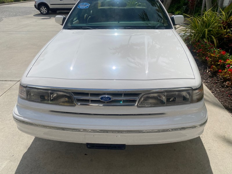 1995 Ford Crown Victoria LOW MILES 43,331 in , 