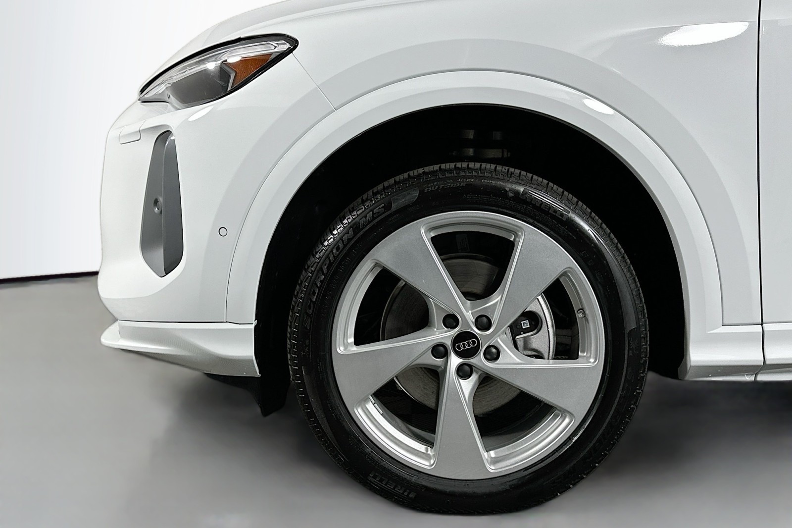 New 2025 Glacier White Metallic Audi Premium Plus image 11