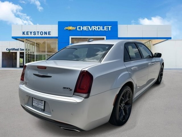 2021 Chrysler 300 300S 3