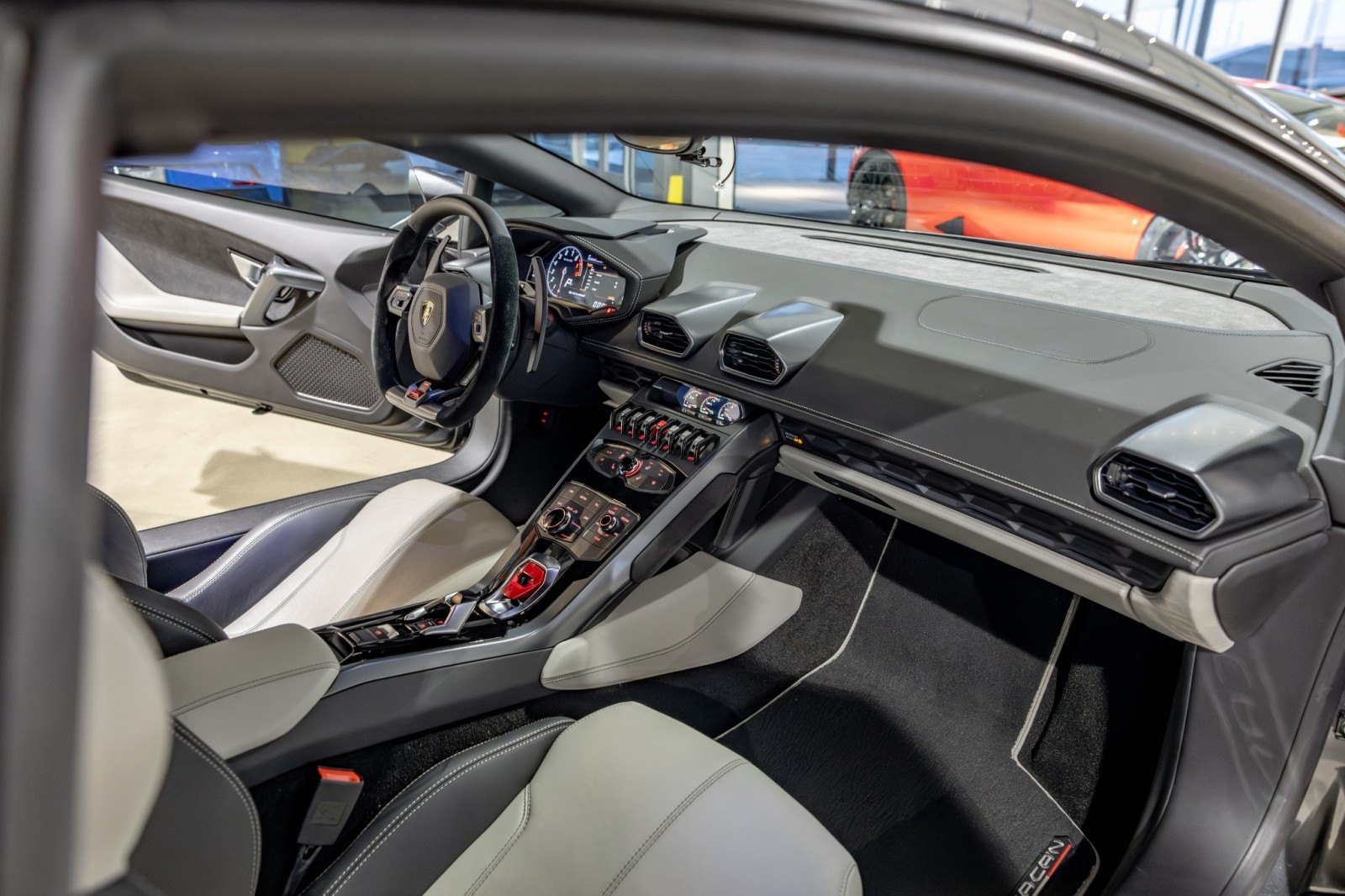 Used Car 2015 Lamborghini Huracan  Lp 610-4 - Transparent Engine Bonnet - Front Lift - Carbon Ceramic Brakes For Sale Under $240,000 In Boerne, Texas