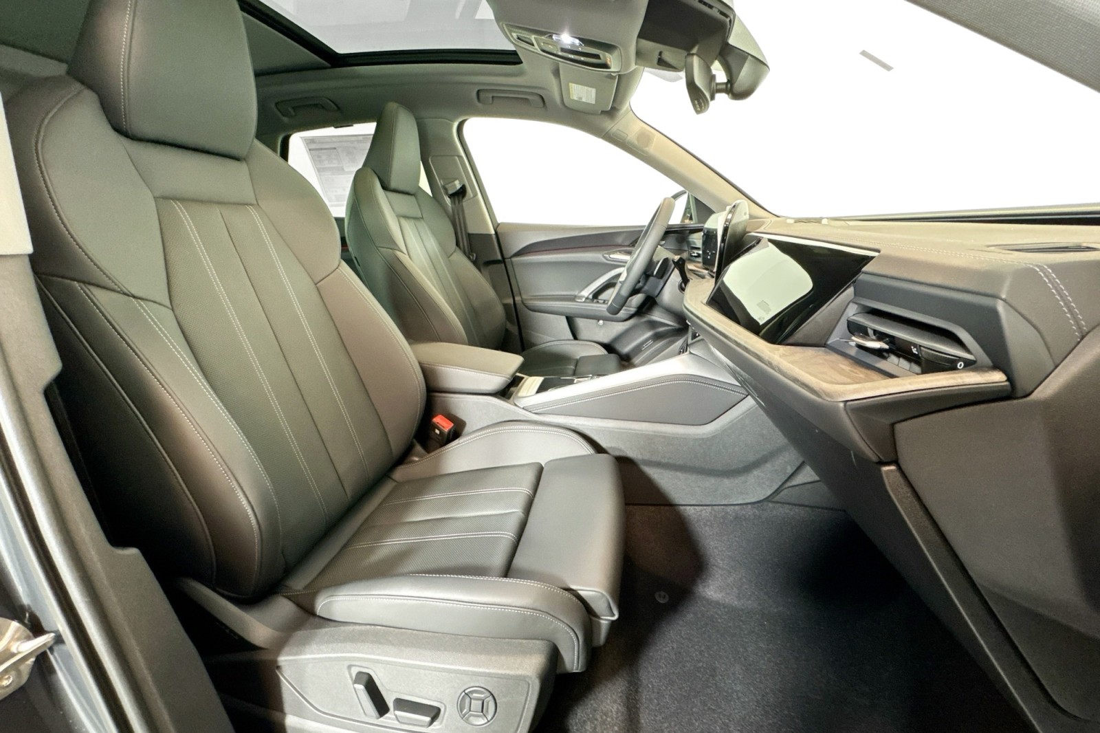 New 2025 Tambora Gray Metallic Audi Premium Plus 2.0 TFSI quattro image 25