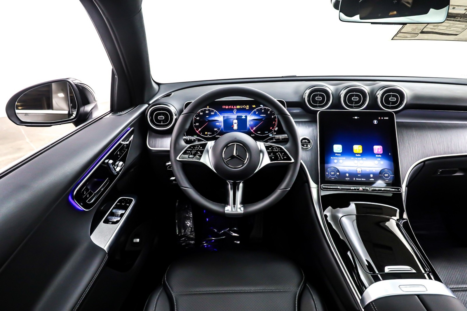 New 2026 Black Mercedes-Benz GLC 300 image 4