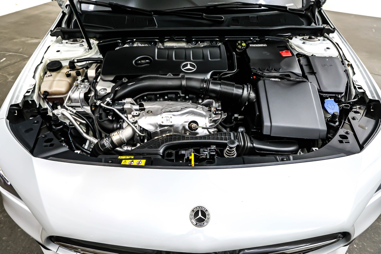 Used 2023 Digital White Metallic Mercedes-Benz CLA 250 Coupe image 11