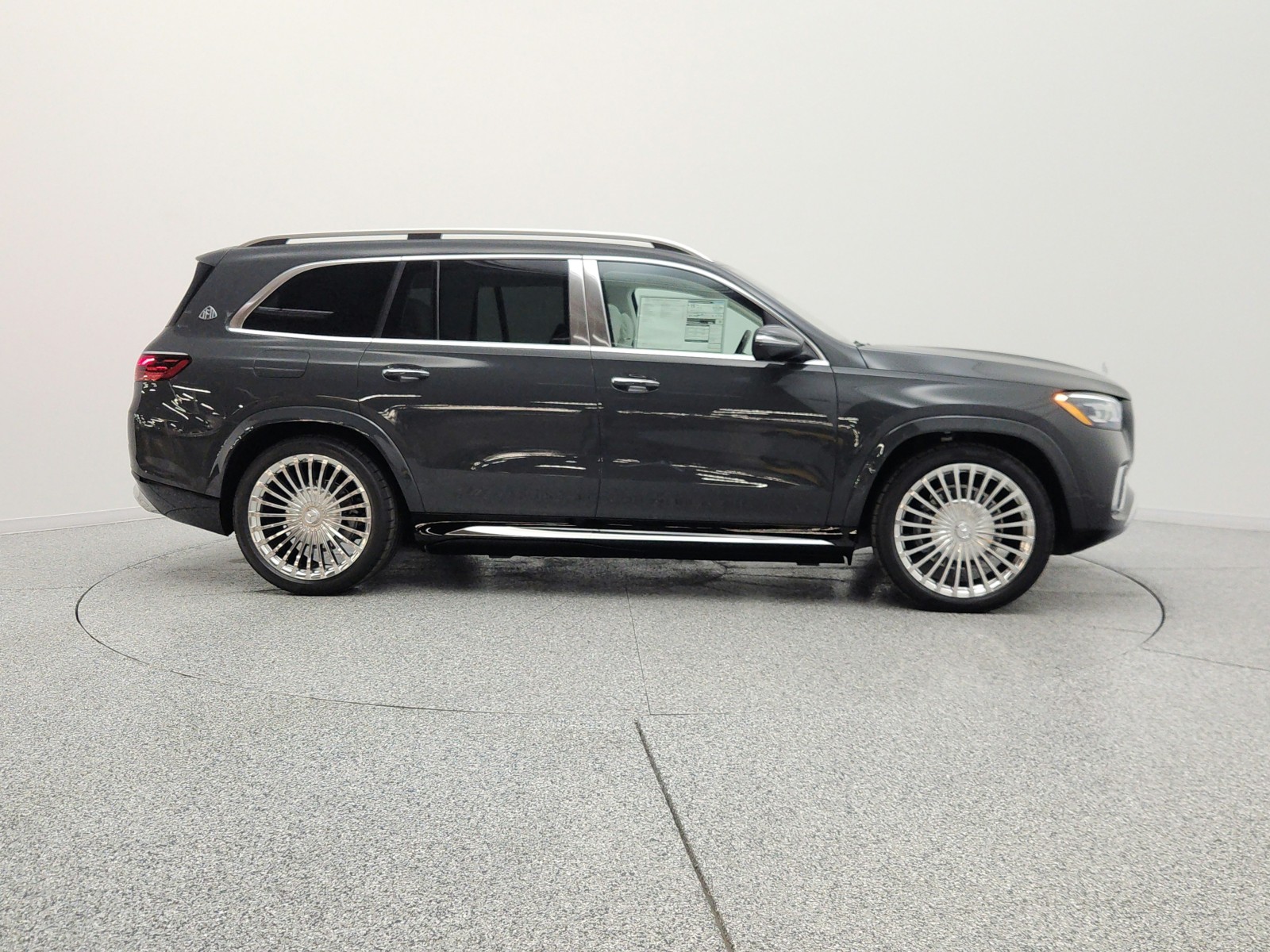New 2026 MANUFAKTUR Signature Silicon Grey Mercedes-Benz Maybach GLS 600 4MATIC® SUV image 4