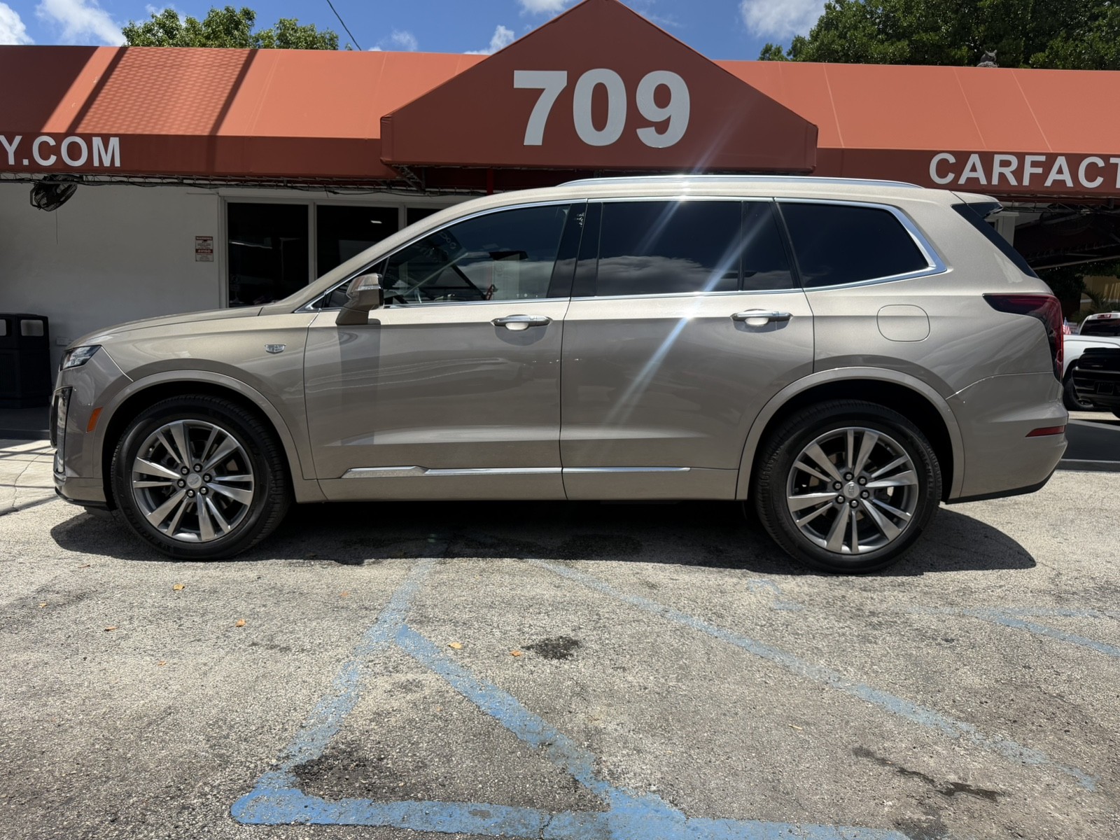 2022 Cadillac XT6 - $25,988