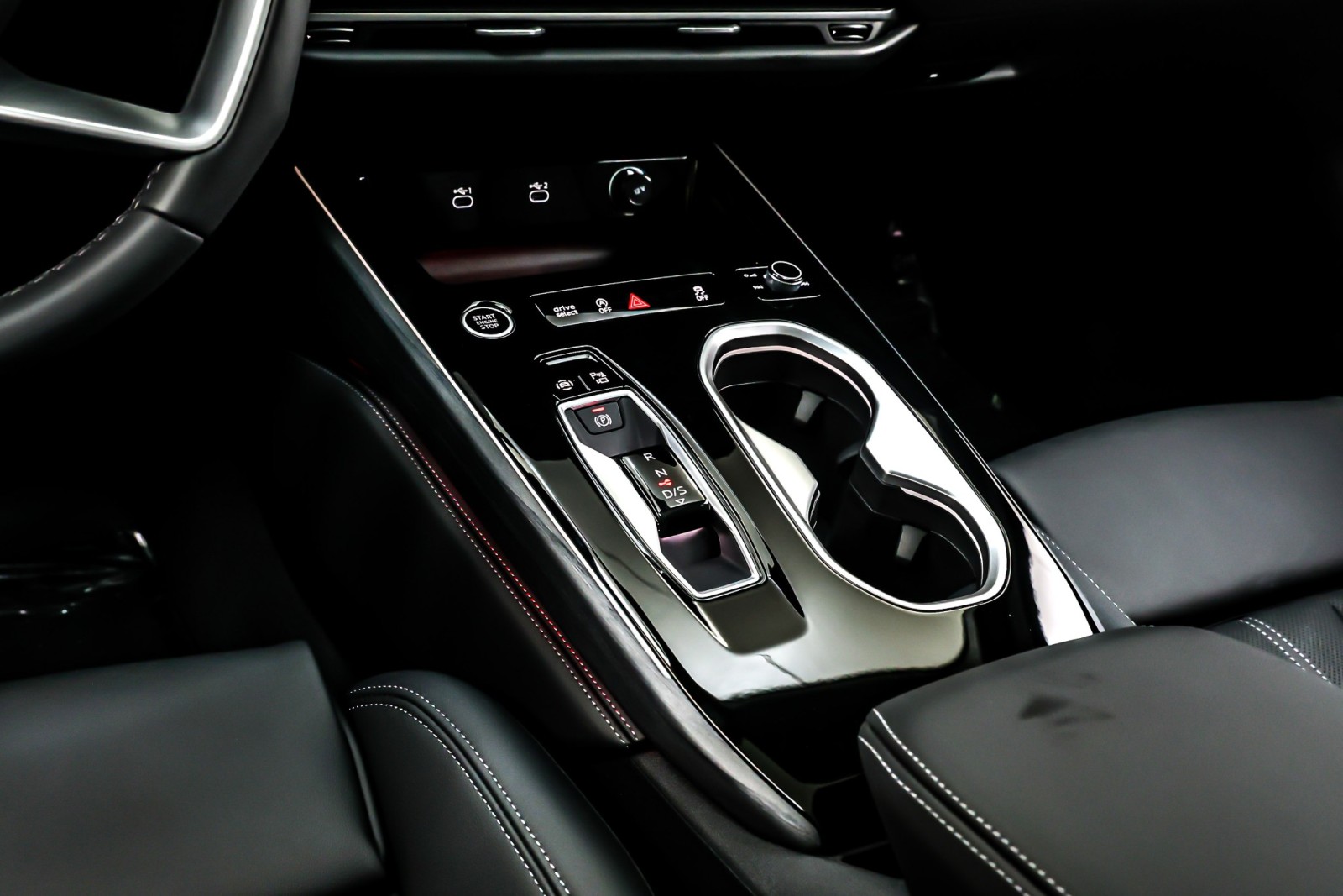 New 2026 Florett Silver Metallic Audi Premium Plus quattro image 6