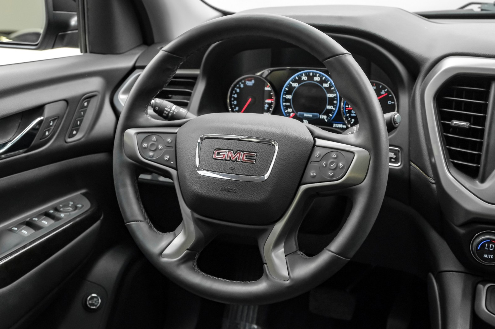 2023 GMC Acadia AWD AT4 PremLthr SkyscapeRoof TechPkg PreferredPkg TowPkg 19