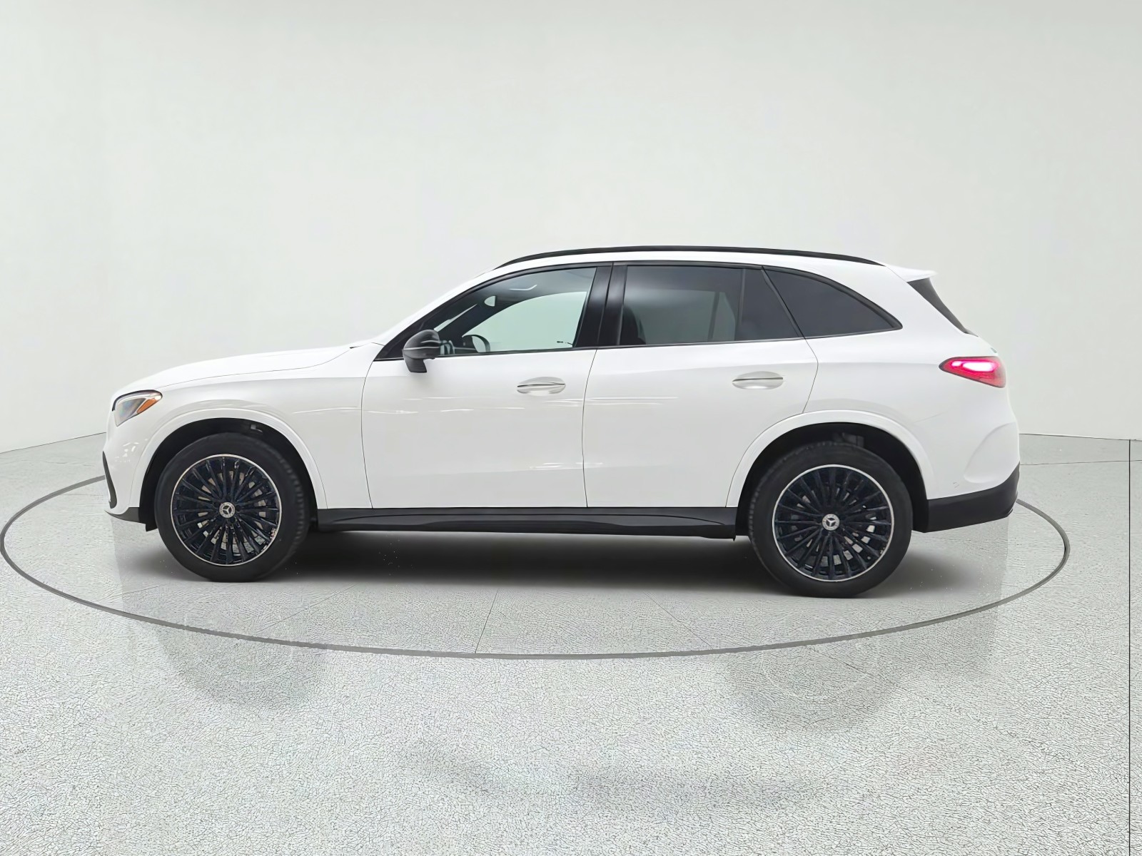 New 2027 MANUFAKTUR Moonlight White Metallic Mercedes-Benz GLC 300 SUV image 8
