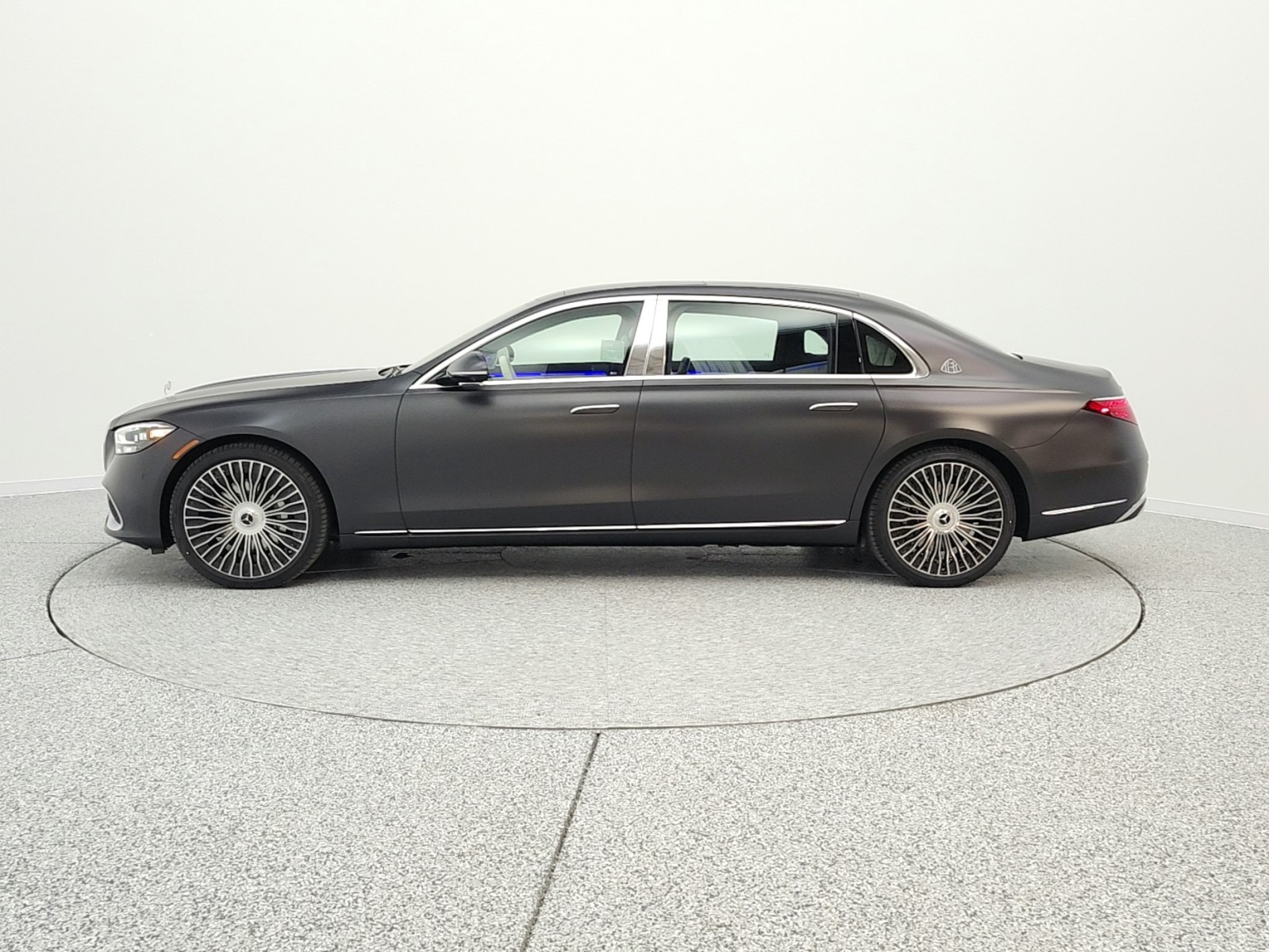 New 2026 MANUFAKTUR Graphite Grey Magno Mercedes-Benz Maybach S 580 image 8