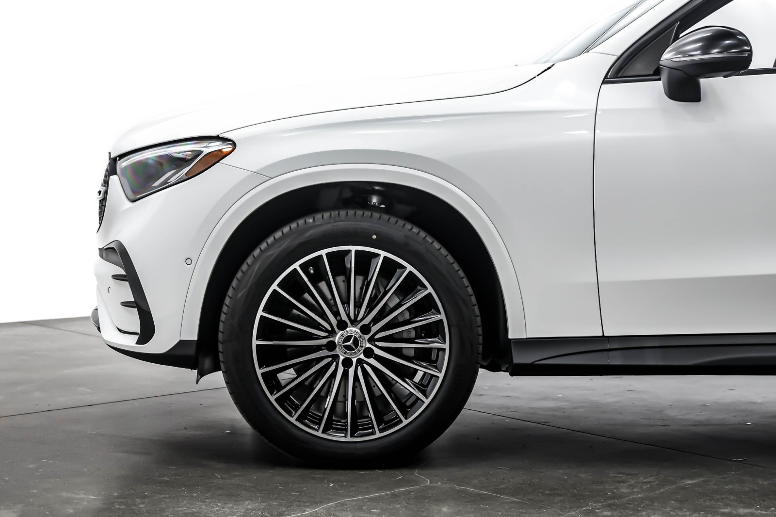 New 2026 Polar White Mercedes-Benz GLC 300 image 10