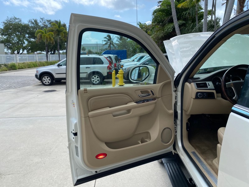 2010 Cadillac Escalade SUNROOF NAV Premium LOW MILES 66,933 in ,