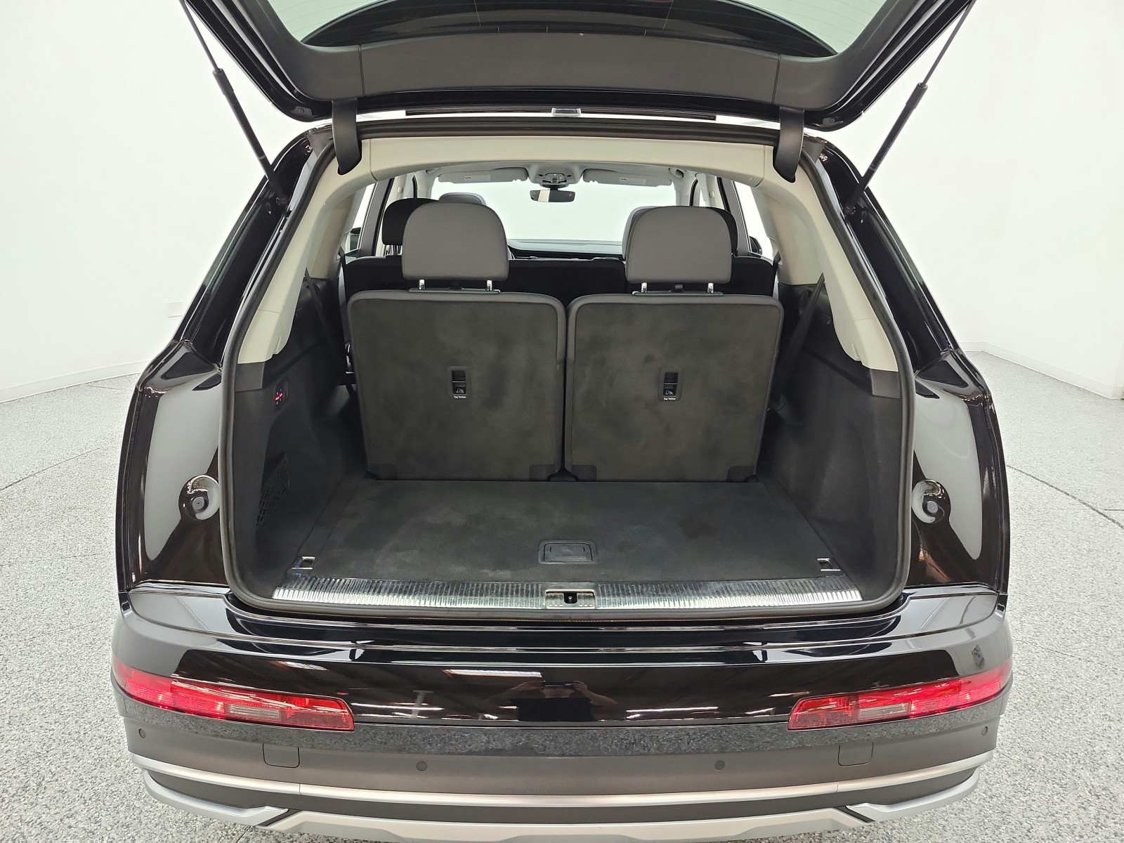 Used 2023 Mythos Black Metallic Audi Premium image 18