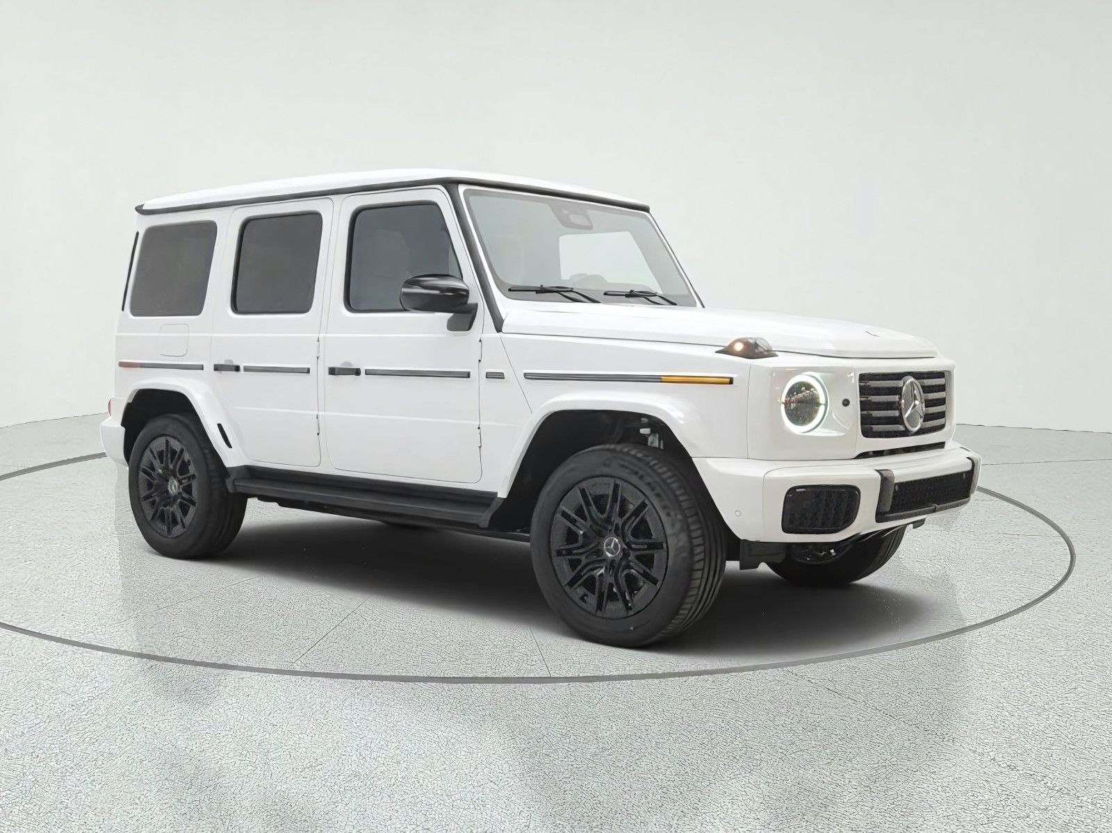 New 2027 MANUFAKTUR Moonlight White Metallic Mercedes-Benz G 580e SUV image 3