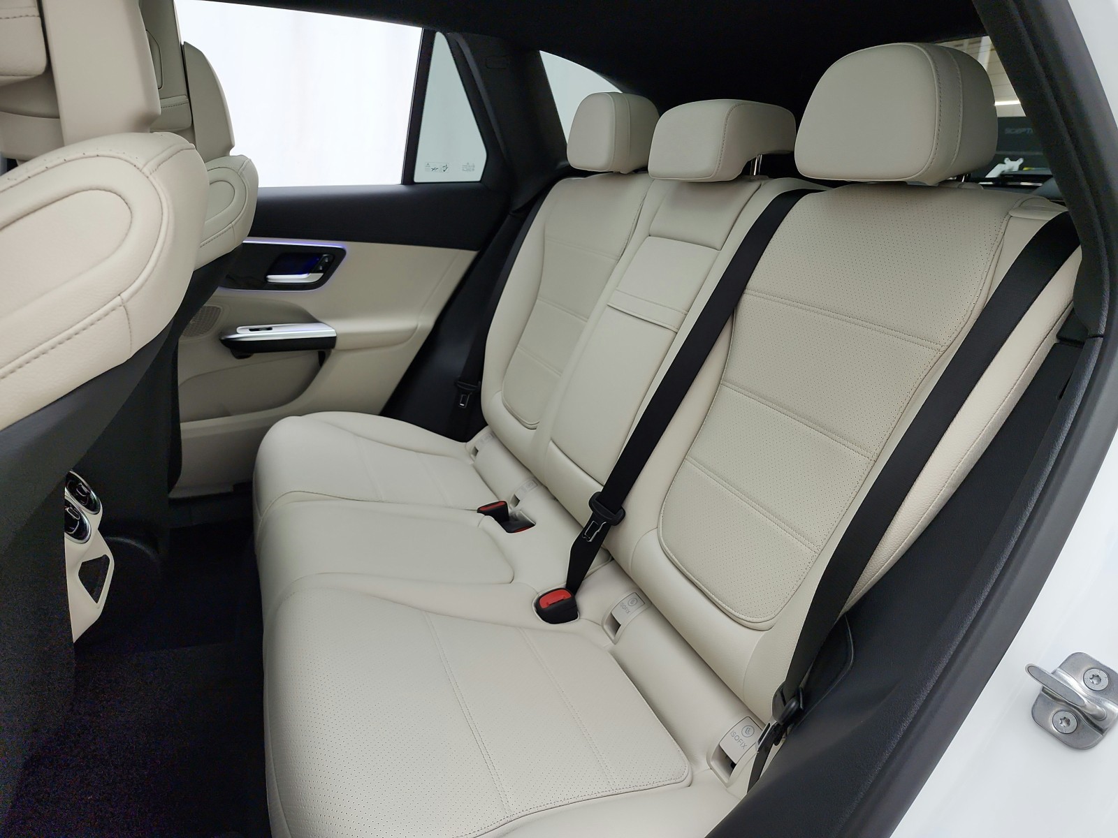 New 2027 Polar White Mercedes-Benz GLC 300 SUV image 11
