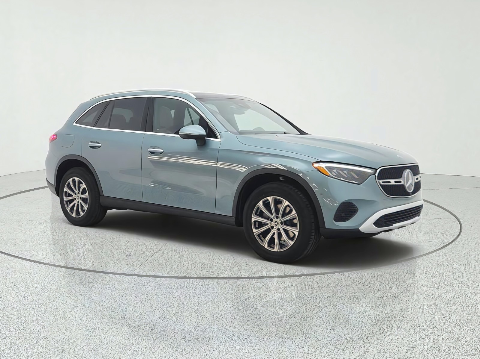 New 2027 Verde Silver Metallic Mercedes-Benz GLC 300 SUV image 3