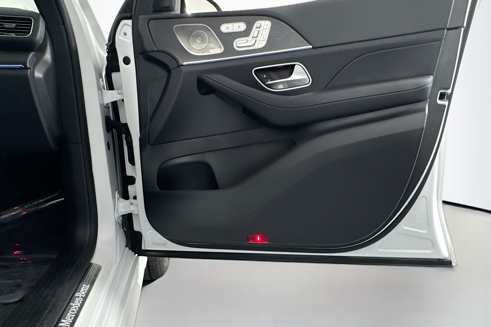 New 2026 MANUFAKTUR Signature Moonlight W Mercedes-Benz GLS 450 4MATIC® SUV image 24