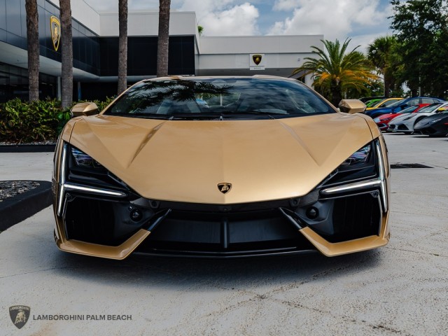 Lamborghini Revuelto