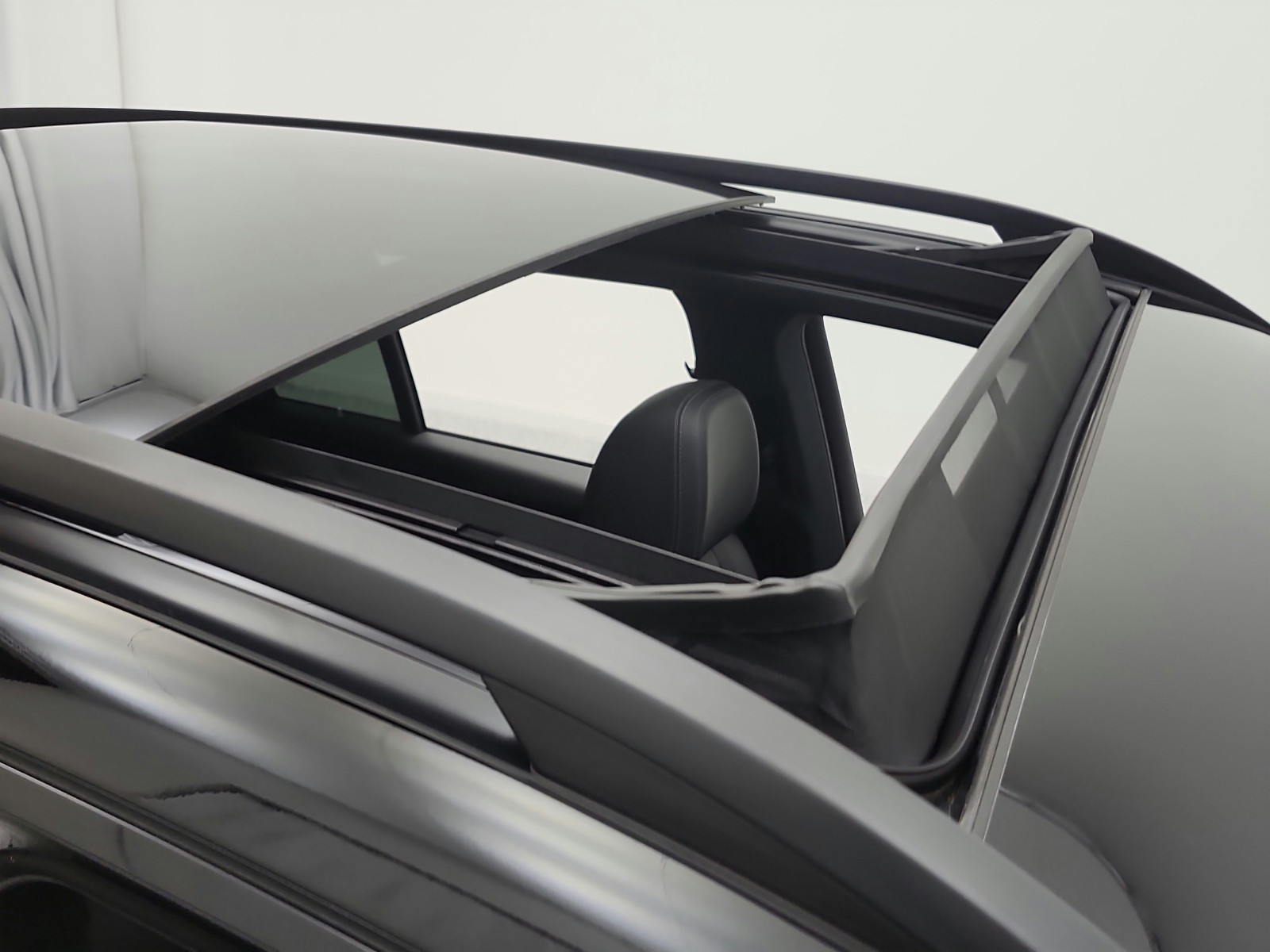 Used 2020 Black Mercedes-Benz GLE 350 SUV image 25